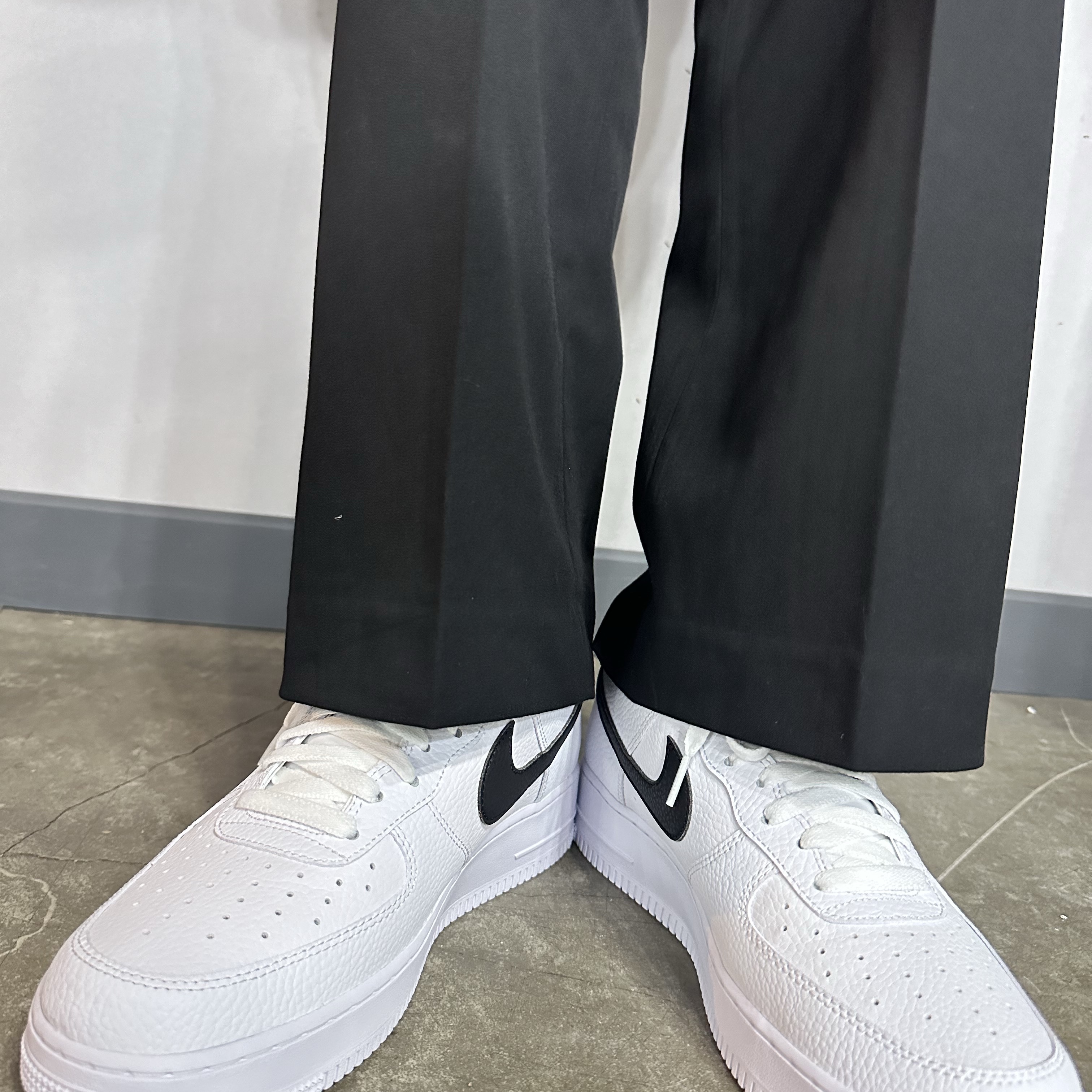 Nike Air Force 1 '07 White Black 착용 스타일 - 2