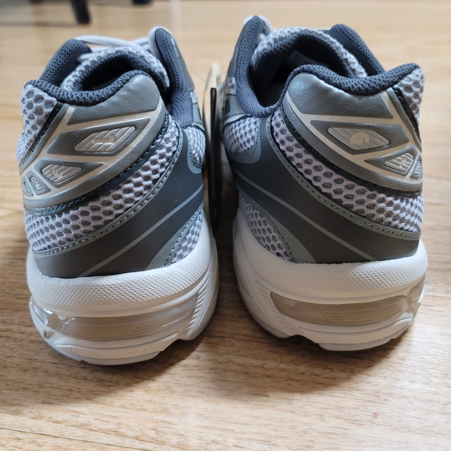 Asics Gel-1130 Oyster Grey Clay Grey 착용 스타일 - 3