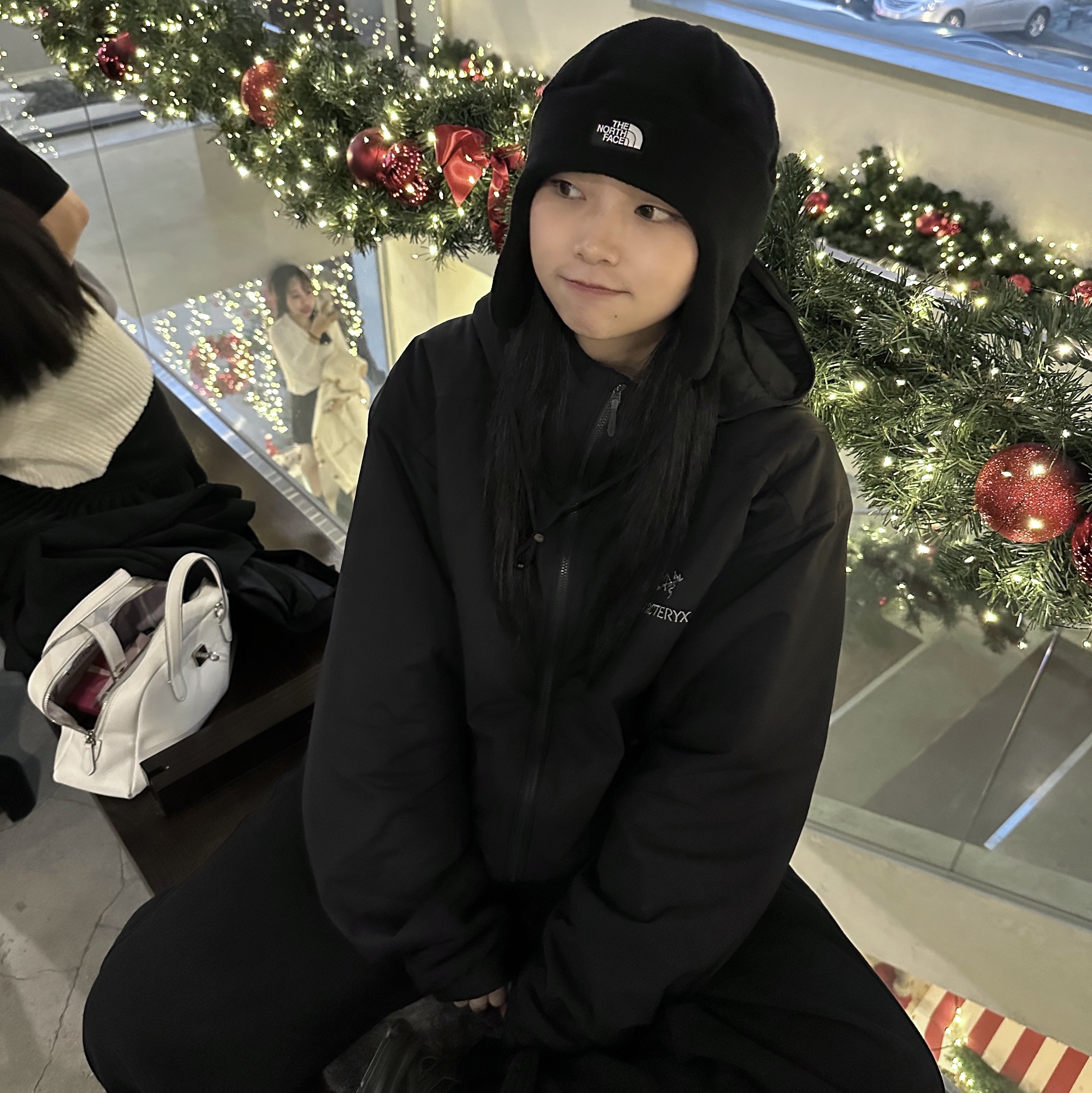 Arc'teryx Atom LT Hoody Black, The North Face Fleece Earmuff Beanie Black 착용 스타일