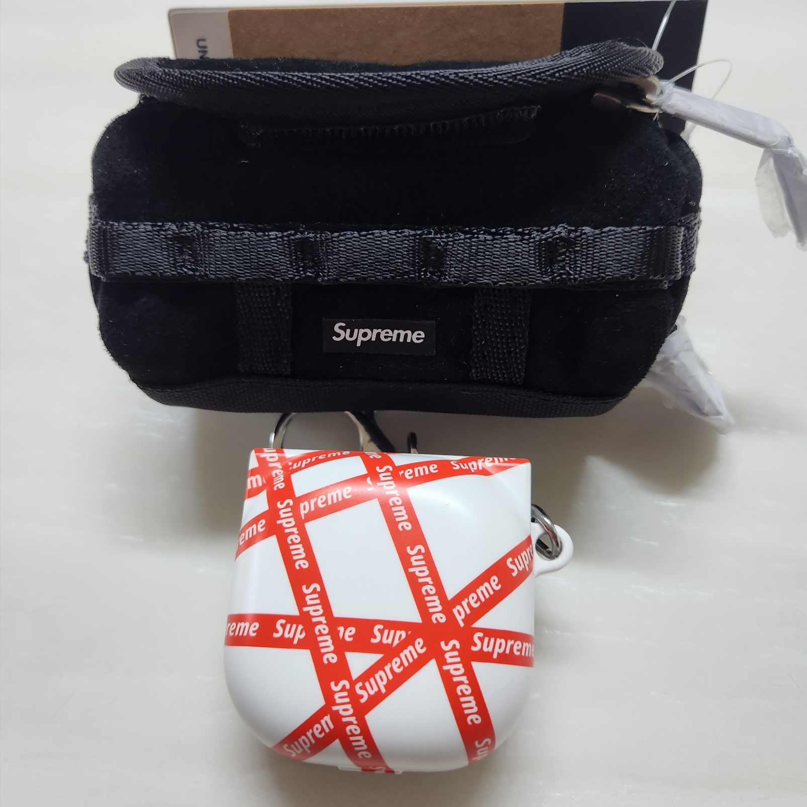 Supreme x The North Face Suede Base Camp Duffle Keychain Black - 23FW 착용 스타일 - 3