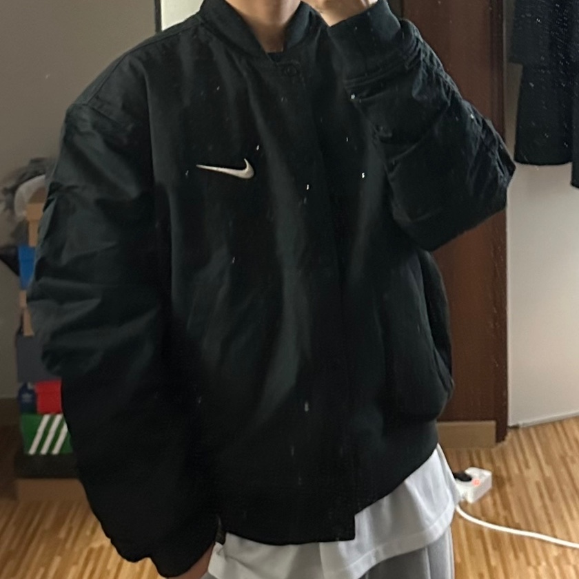 Nike x Stussy Reversible Jacket Black (FJ9153-010) 착용 스타일 - 1