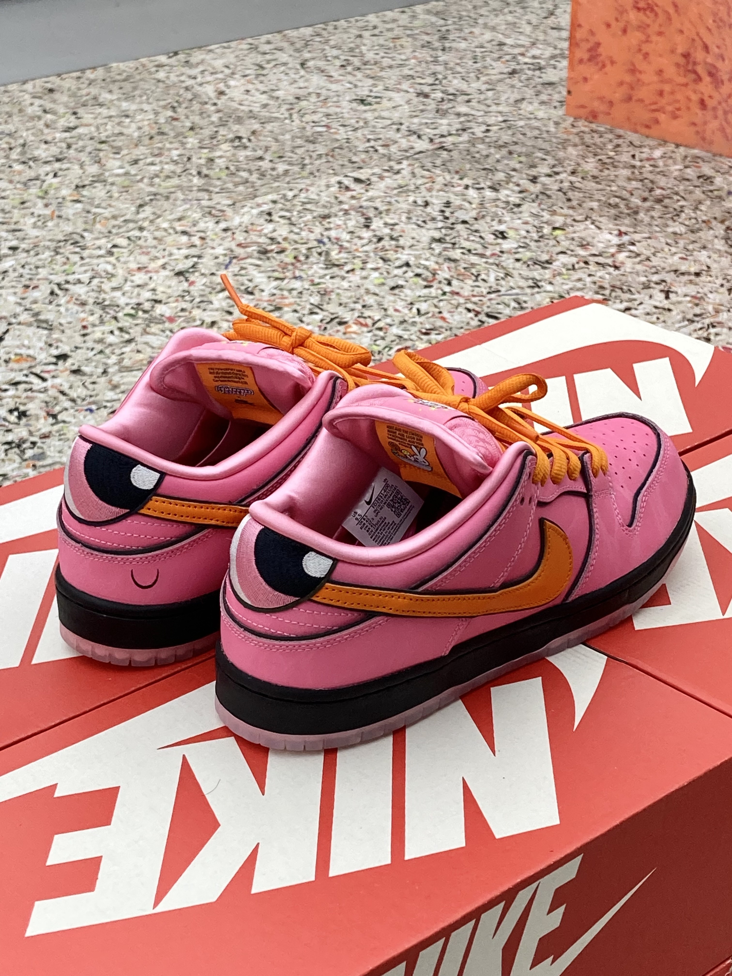 Nike x The Powerpuff Girls SB Dunk Low Pro QS Blossom 착용 스타일 - 1