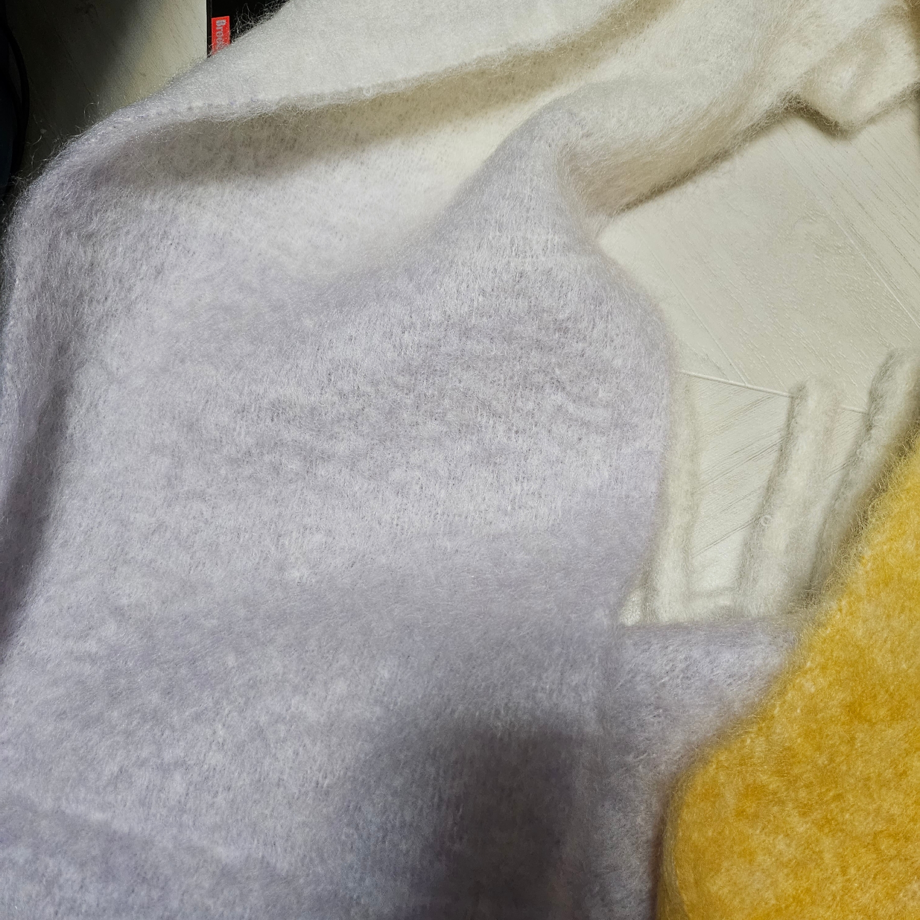 COS Oversized Mohair Blend Muffler Yellow 착용 스타일 - 2