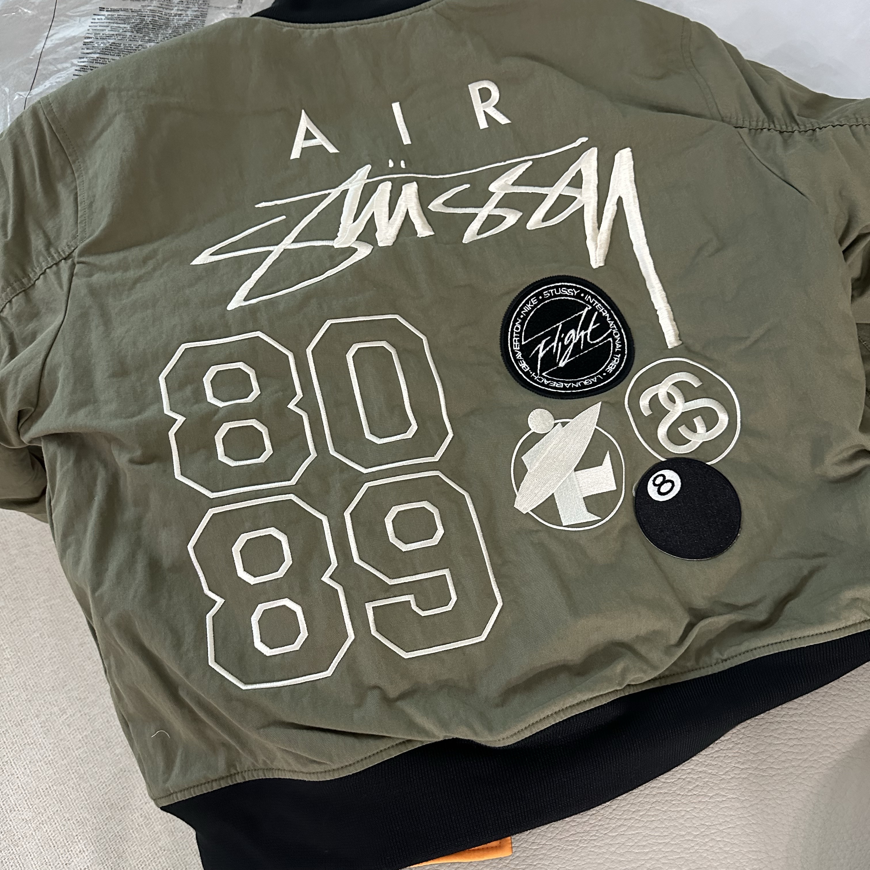 Nike x Stussy Reversible Jacket Medium Olive (FJ9153-222) 착용 스타일 - 3