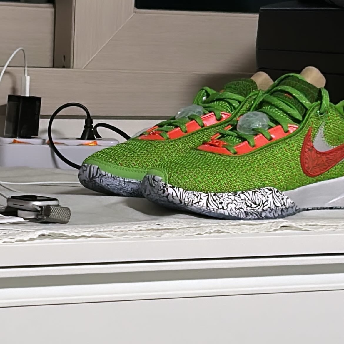 Nike LeBron XX Christmas EP Green Apple University Red, Jordan XXXVI PF Light Orewood Brown 착용 스타일 - 1