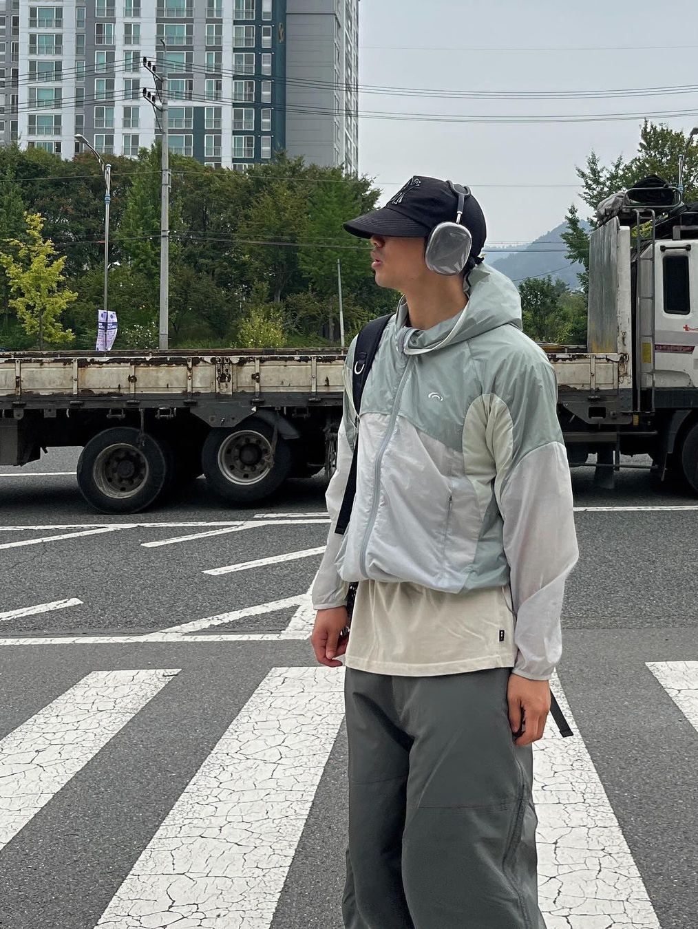 Art of Field Mix Packable Jacket Beige Green 착용 스타일 - 5