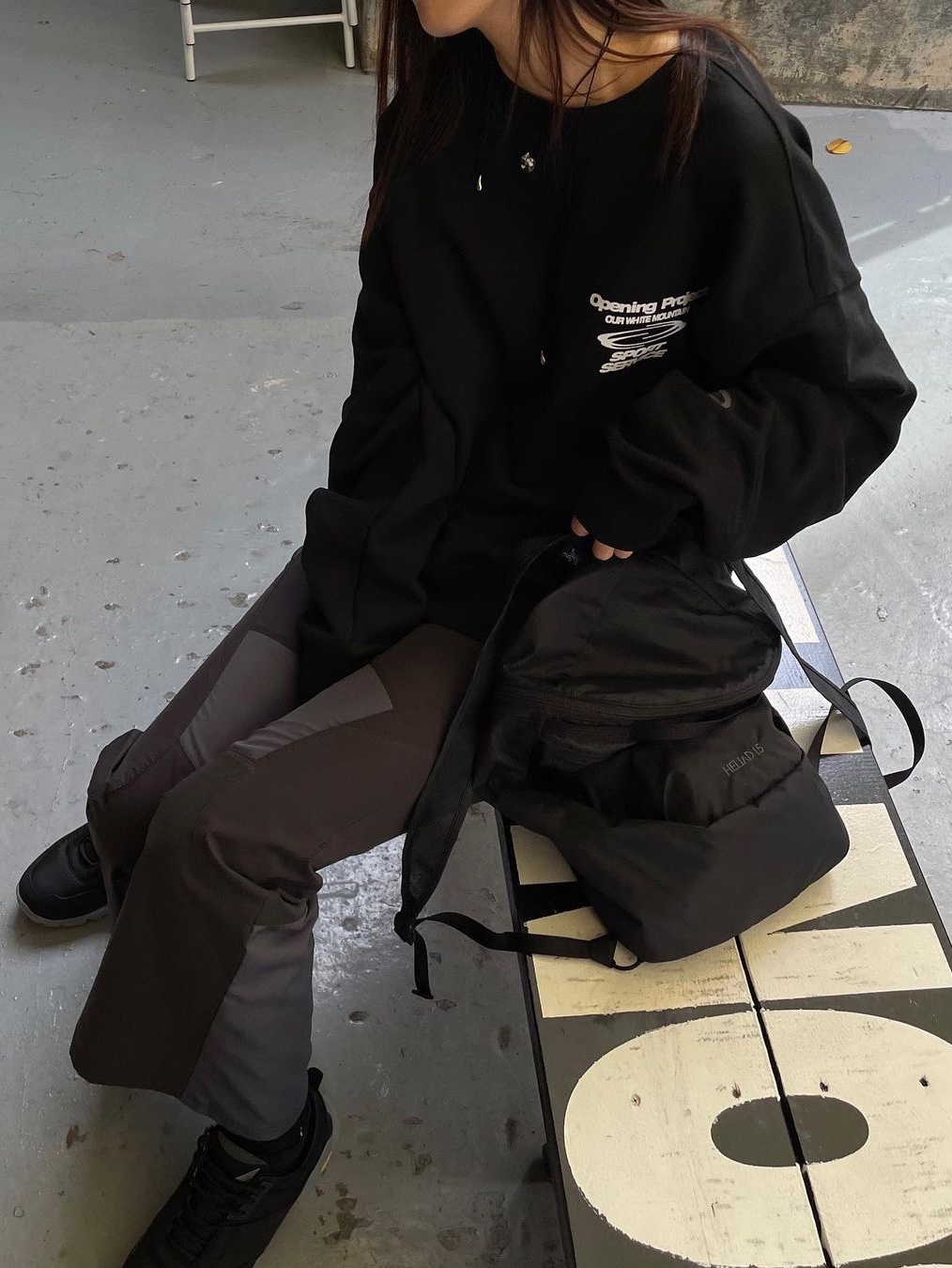 Opening Project Sport Service Sweatshirt Black 착용 스타일 - 2
