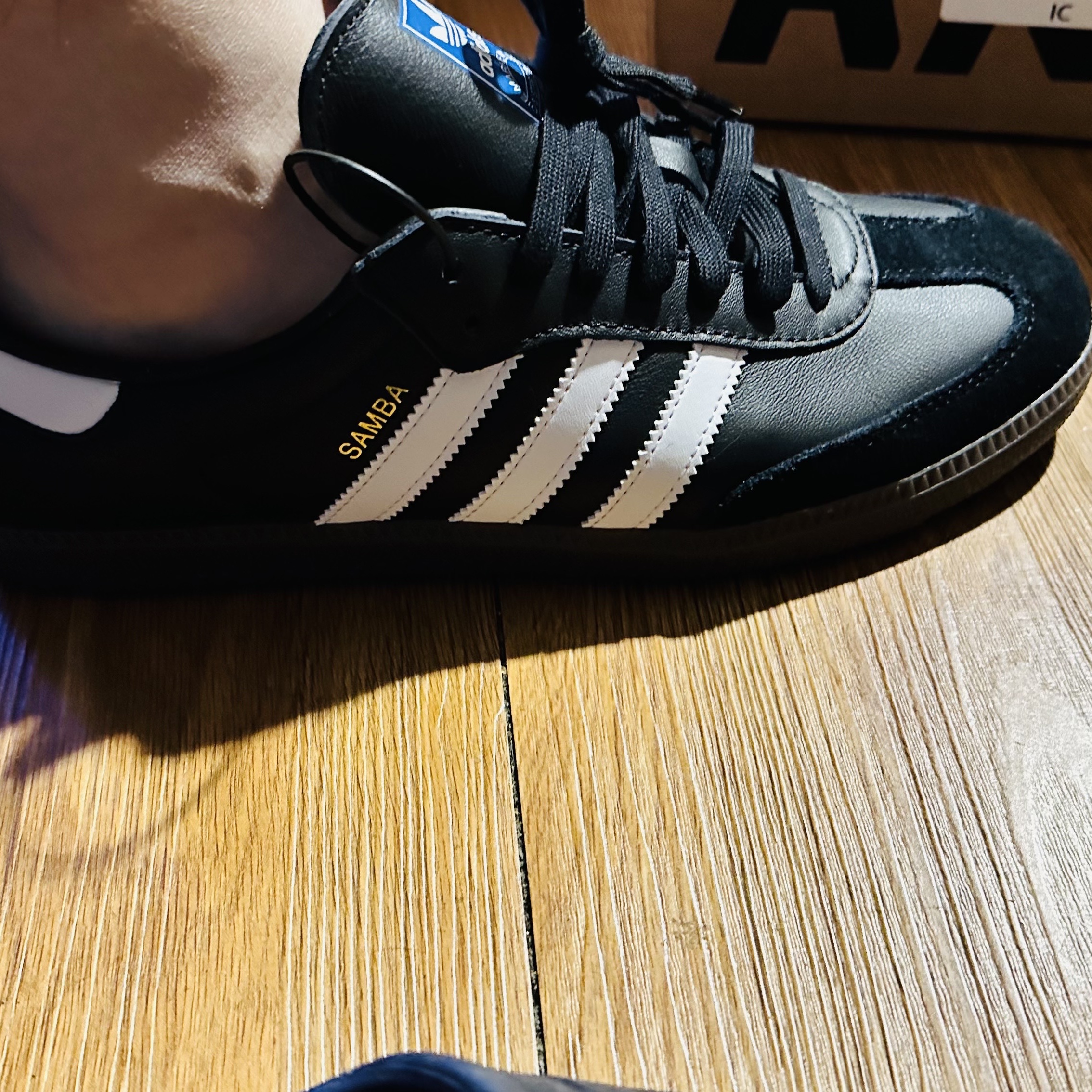 Adidas Samba OG Black White Gum 착용 스타일