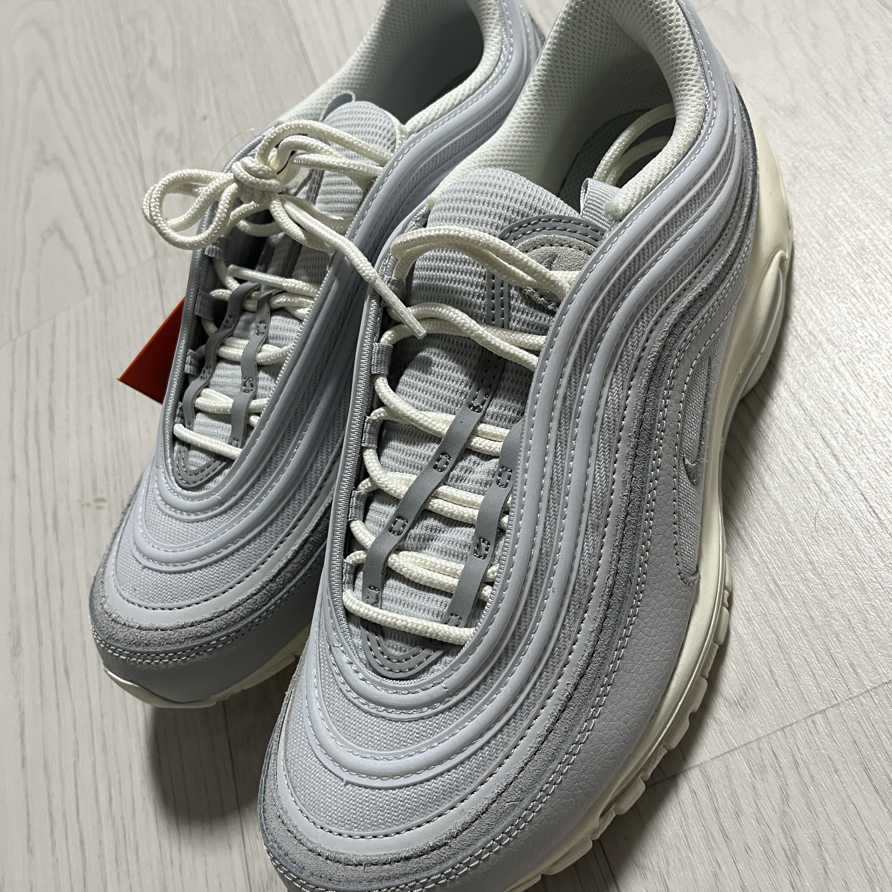 Nike Air Max 97 SE Pure Platinum 착용 스타일