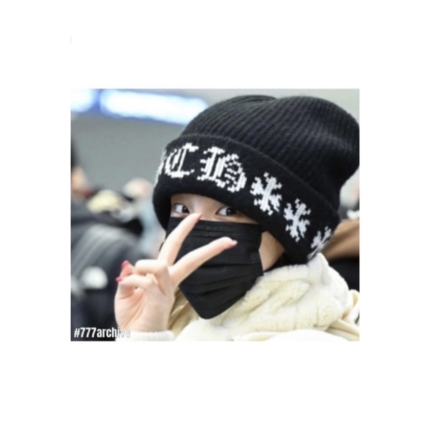 Chrome Hearts Big Daddy Cashmere Beanie Black (Star Top Button Ver.) 착용 스타일 - 3
