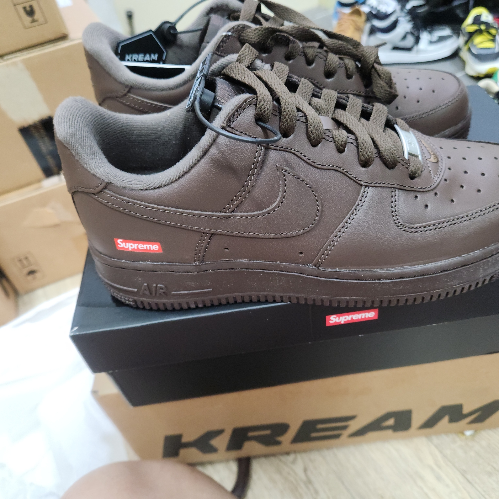 Nike x Supreme Air Force 1 Low Baroque Brown 착용 스타일 - 2
