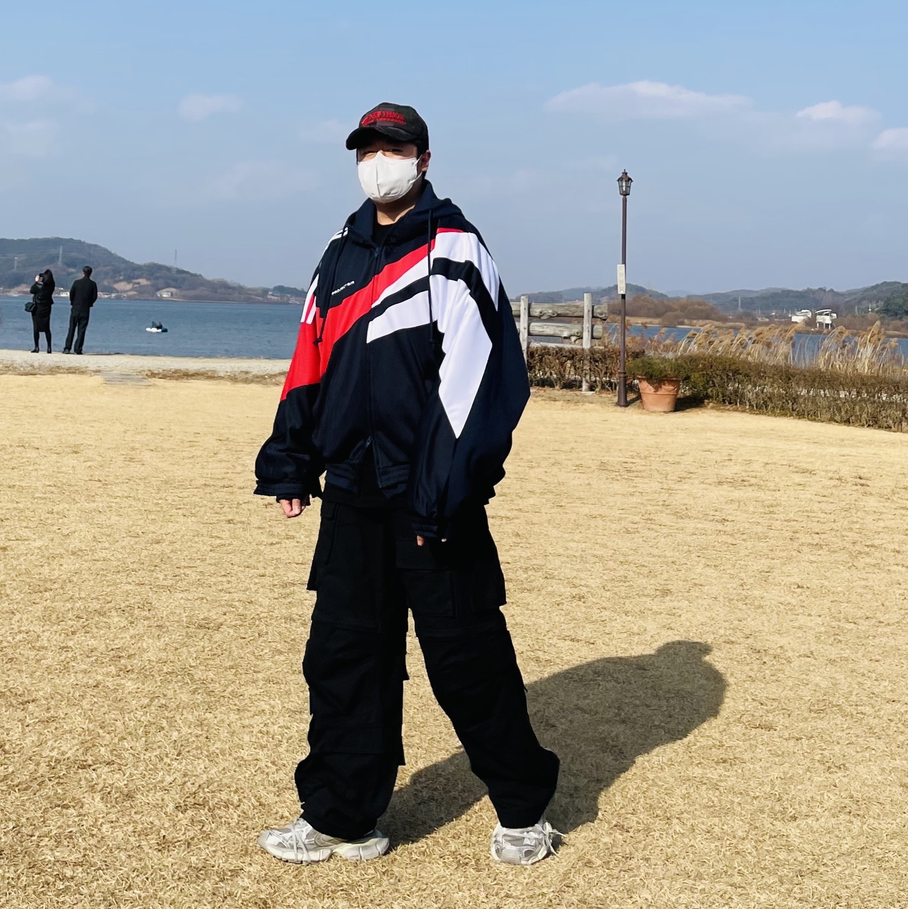Project G/R Hybrid Hooded Track Jacket Navy, Balenciaga 3XL Sneakers Light Beige 착용 스타일 - 1