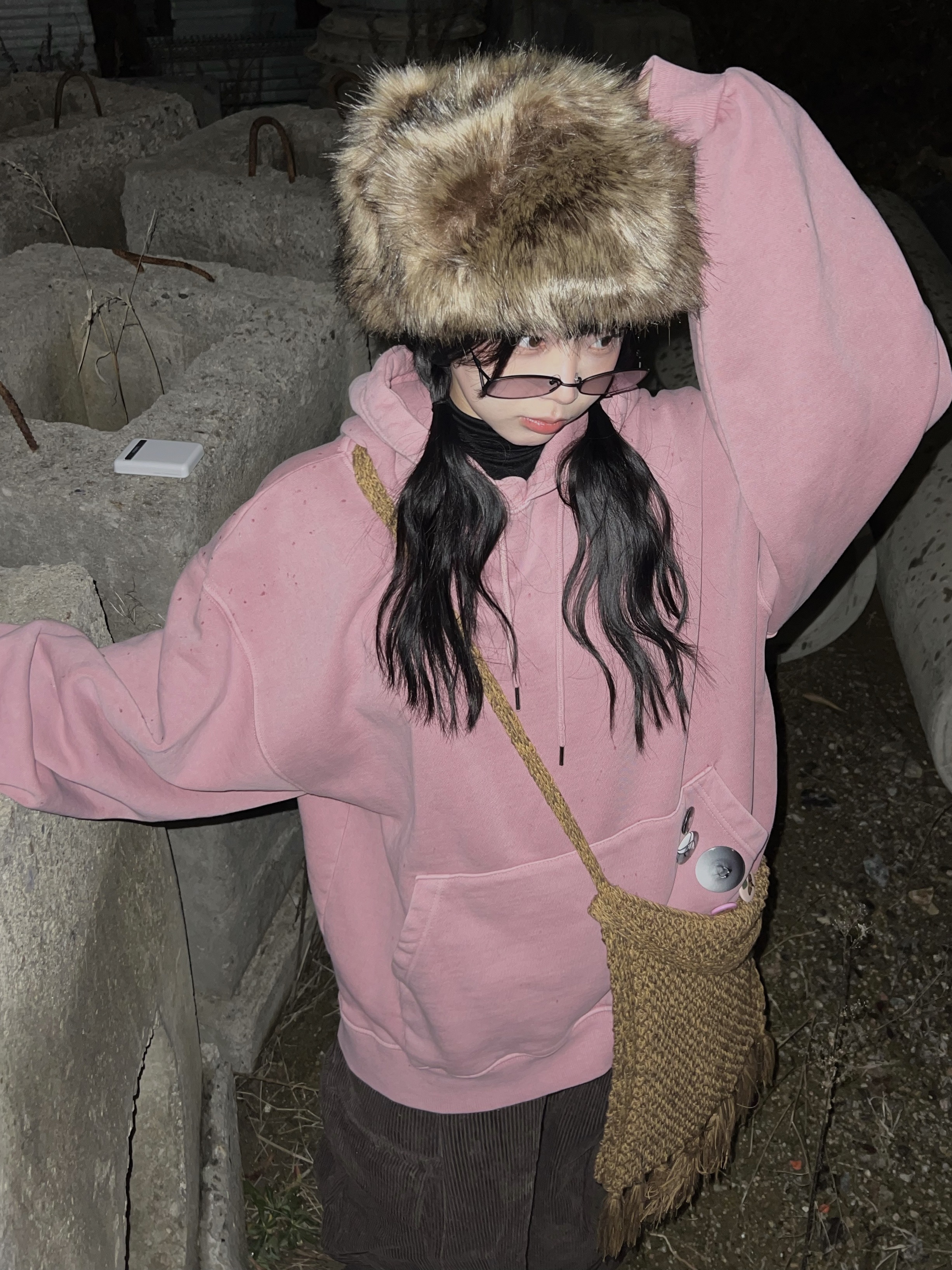 (W) UGG Classic Ultra Mini Boots Chestnut 착용 스타일 - 2