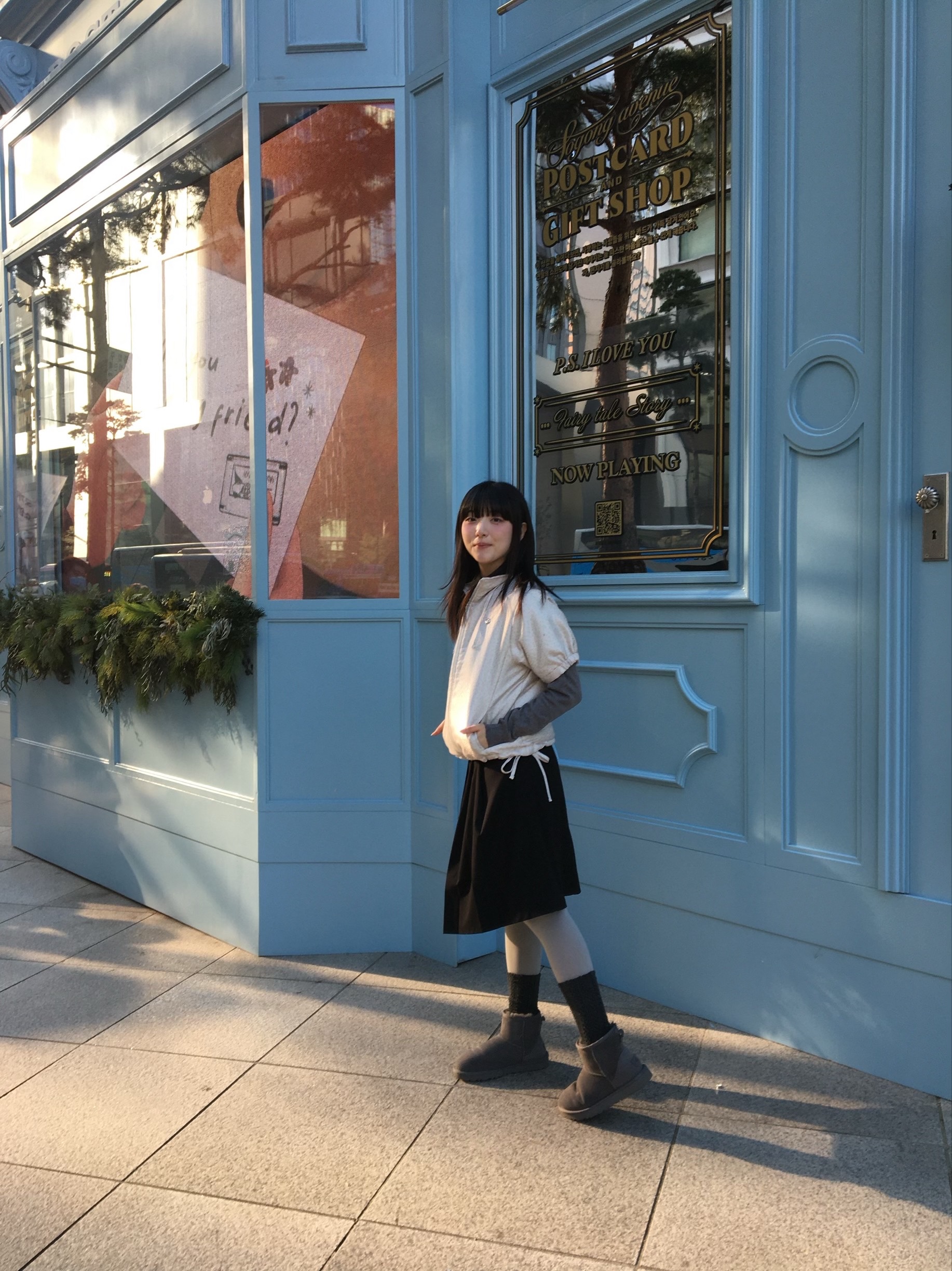 (W) UGG Classic Mini II Boots Grey 착용 스타일 - 4