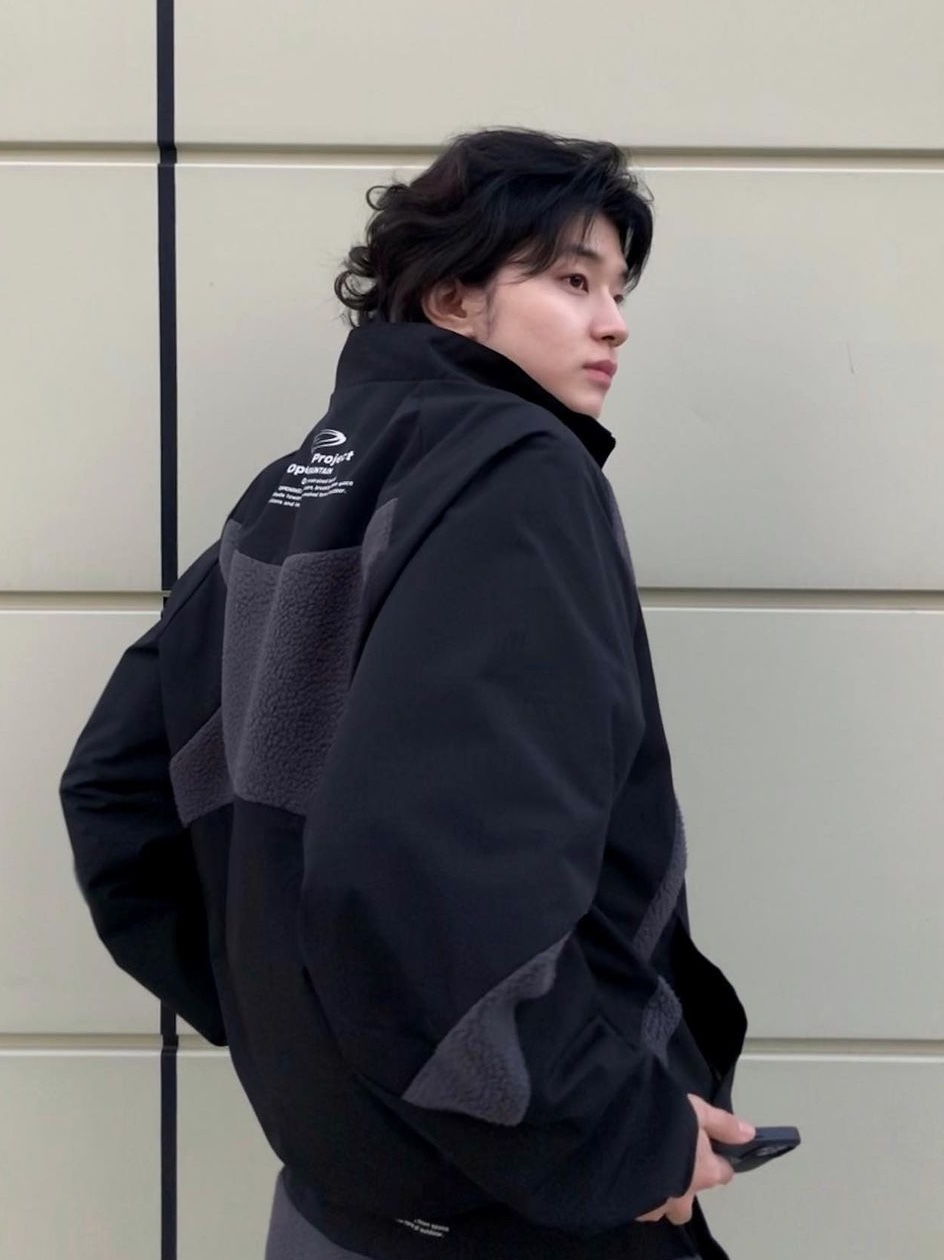 Opening Project Paneled Fleece Jacket Black, Opening Project Paneled Fleece Pants Black 착용 스타일 - 2