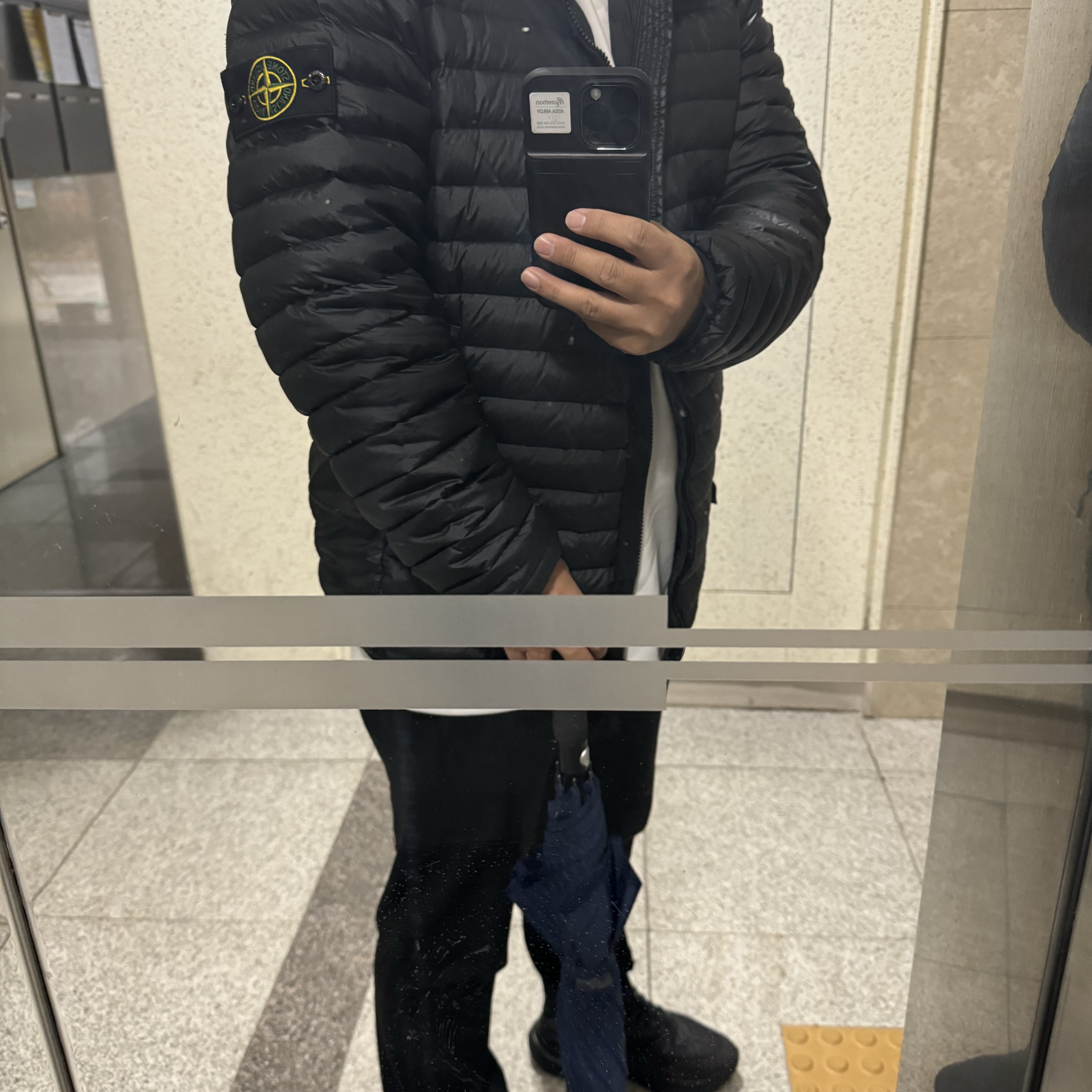 Stone Island 40324 Packable Loom Woven Chambers R-Nylon Down-TC Jacket Black - 23FW, Alexander McQueen Oversized Runner Black Blue 착용 스타일 - 1