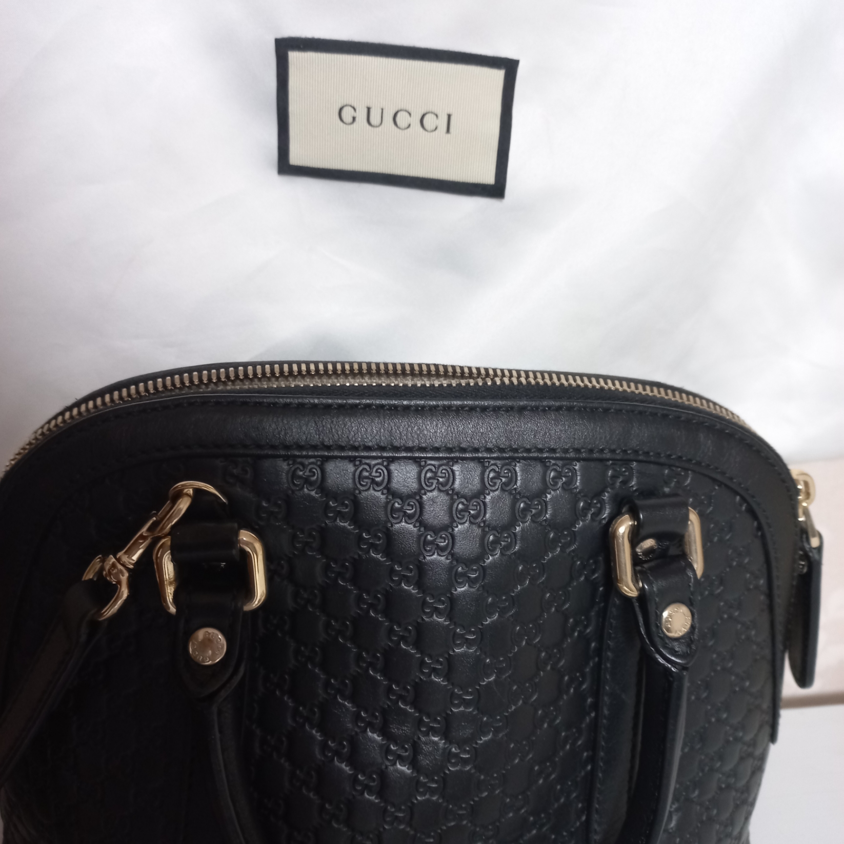 Gucci Micro Ssima Mini Dome Tote Bag Black 착용 스타일