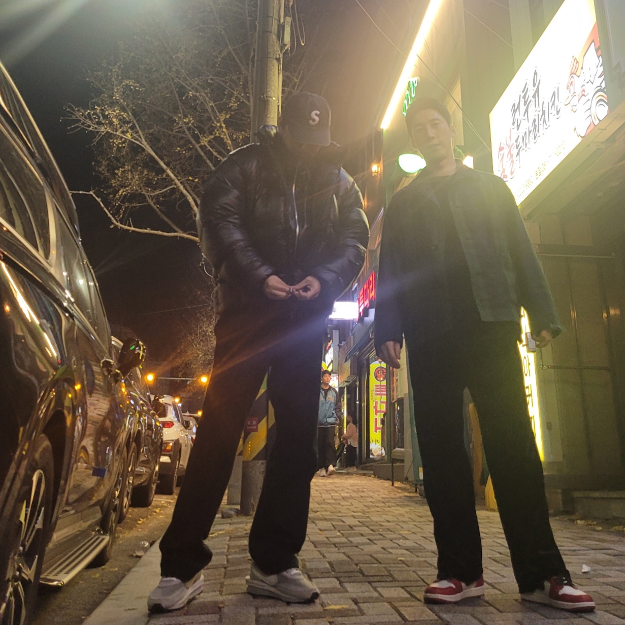 Supreme Featherweight Down Puffer Jacket Black - 23FW, Supreme Pigment Canvas S Logo 6-Panel Black - 23SS 착용 스타일