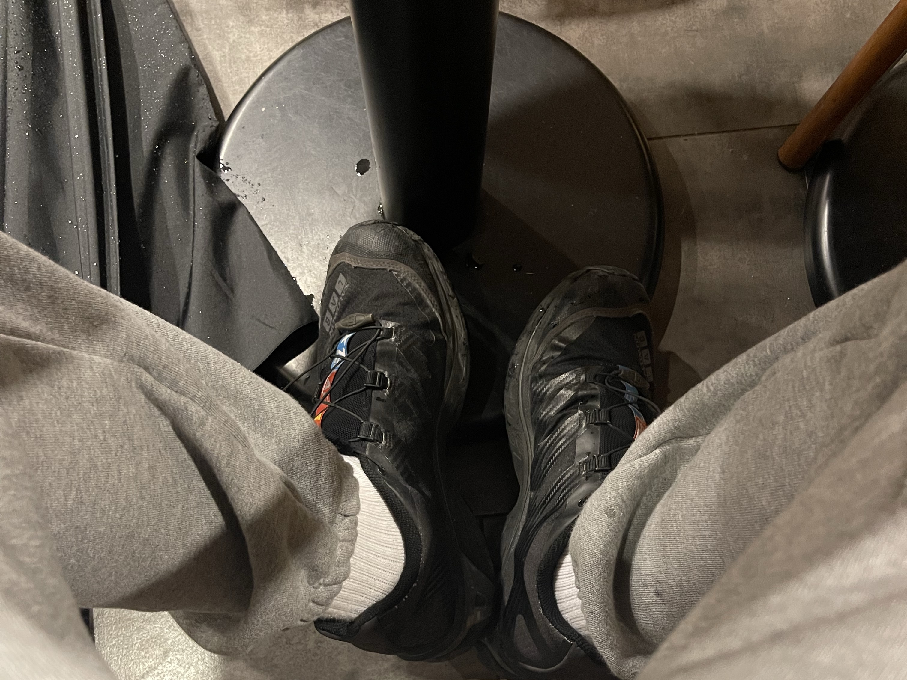 Salomon XT-4 Black Silver Metallic 착용 스타일