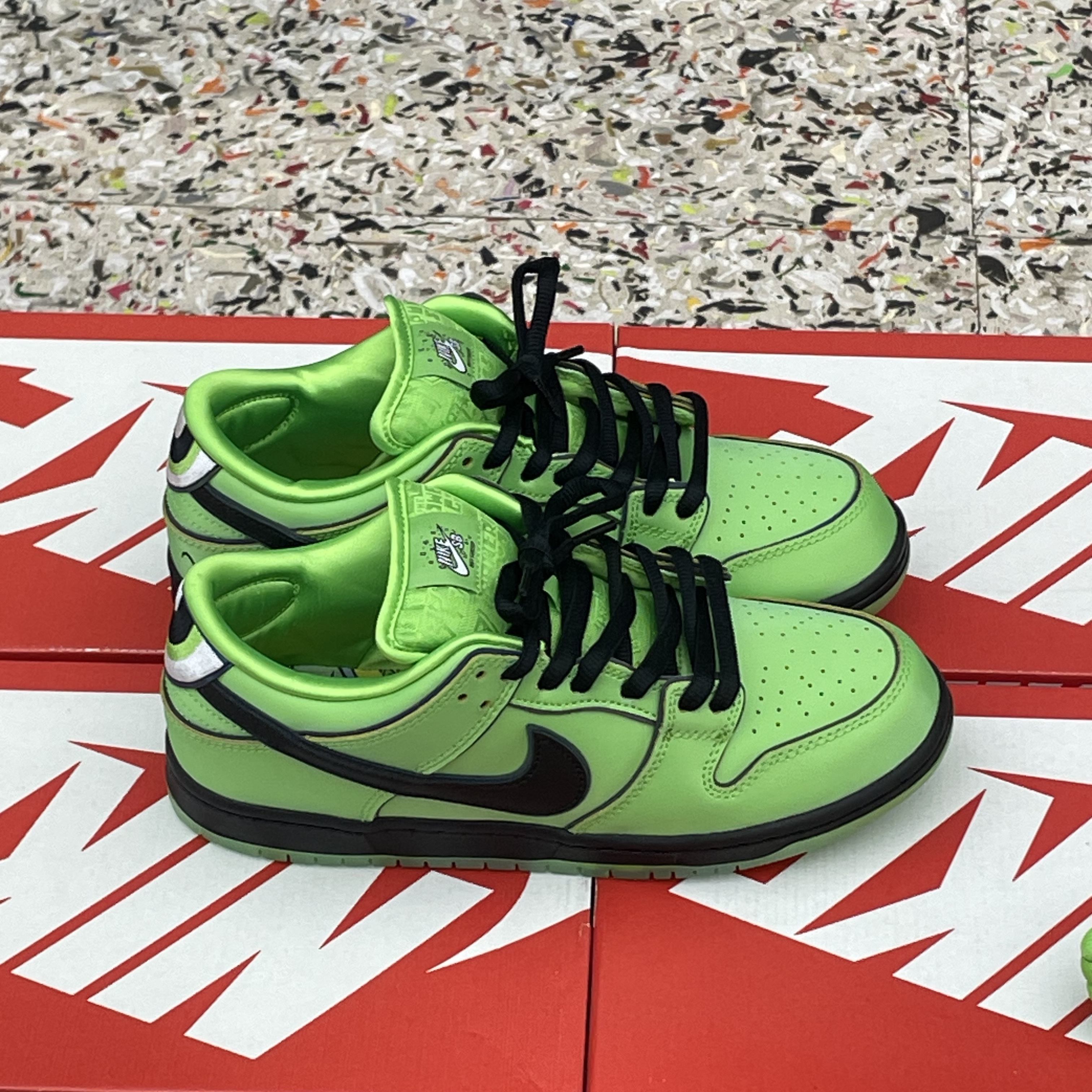 Nike x The Powerpuff Girls SB Dunk Low Pro QS Buttercup 착용 스타일 - 2