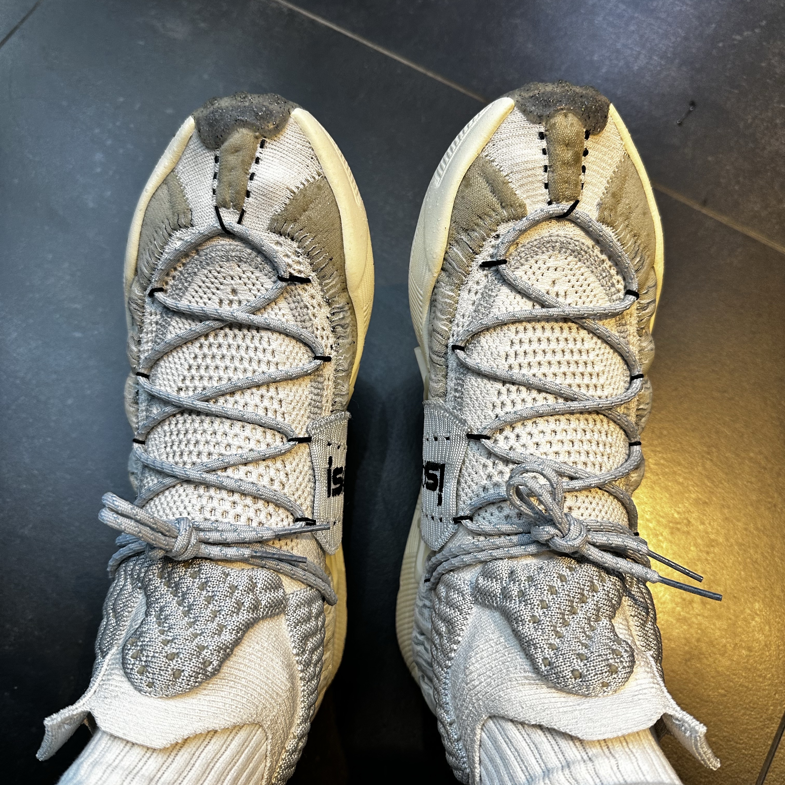 Nike ISPA Sense Flyknit Phantom and Black 착용 스타일 - 2