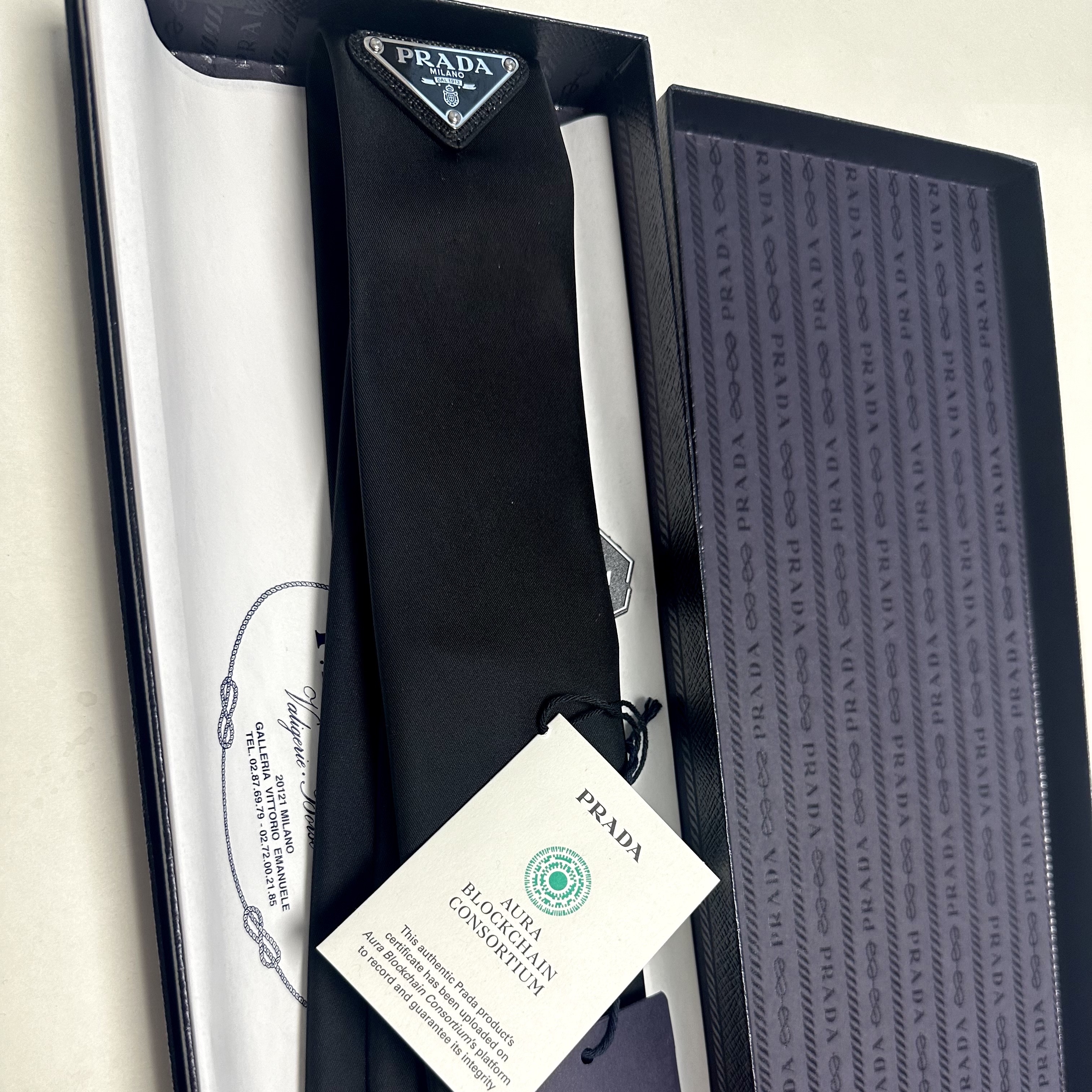 Prada Re-Nylon Gabardine Tie Black 착용 스타일