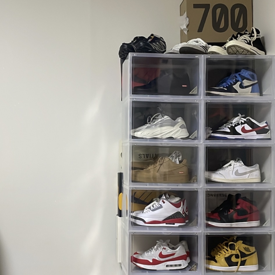 Adidas Yeezy Boost 700 V2 Static 2022, Jordan 3 Retro Fire Red 2022 착용 스타일