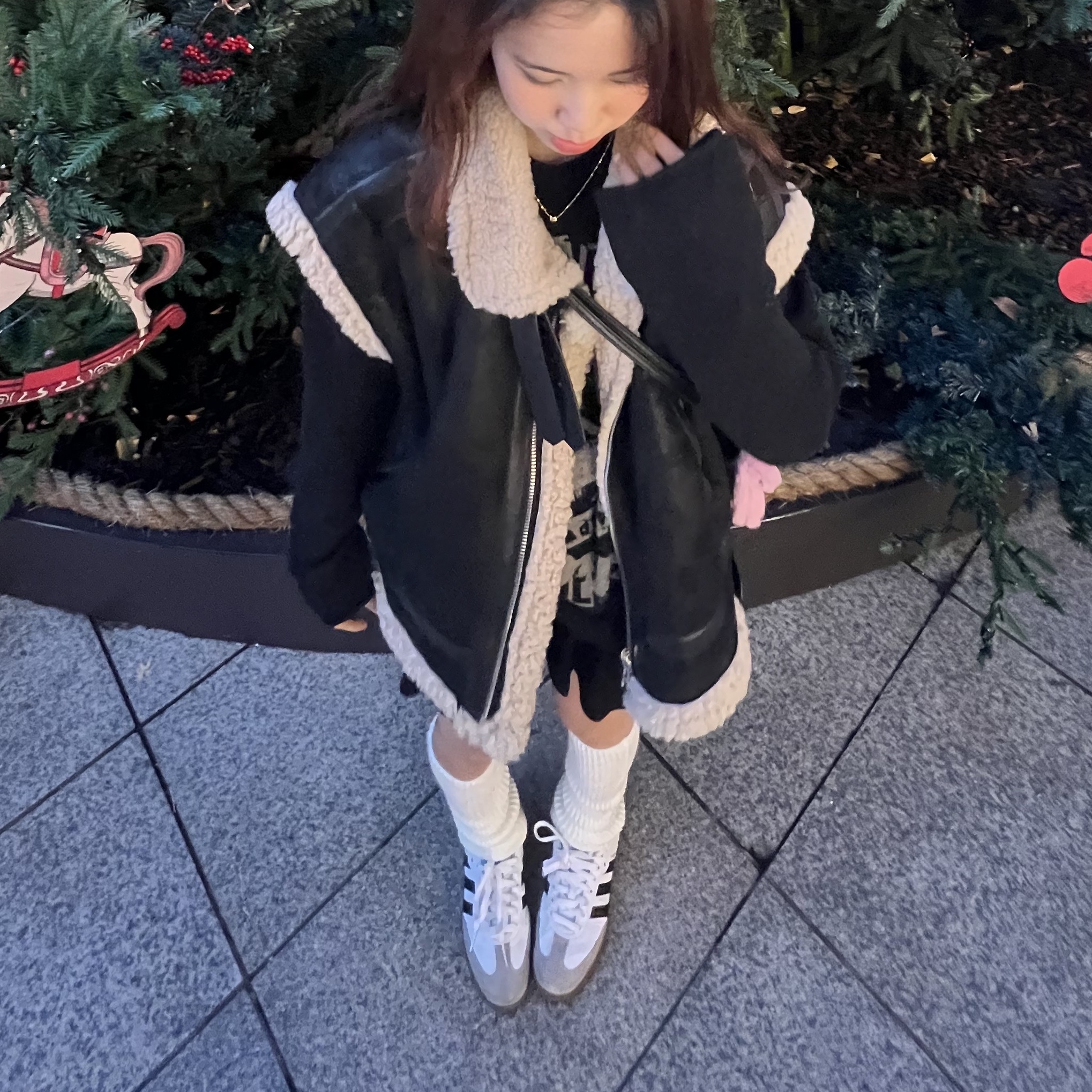 Adidas Samba Vegan White Black, Jellycat Bashful Bunny Bag Charm Tulip 착용 스타일 - 3