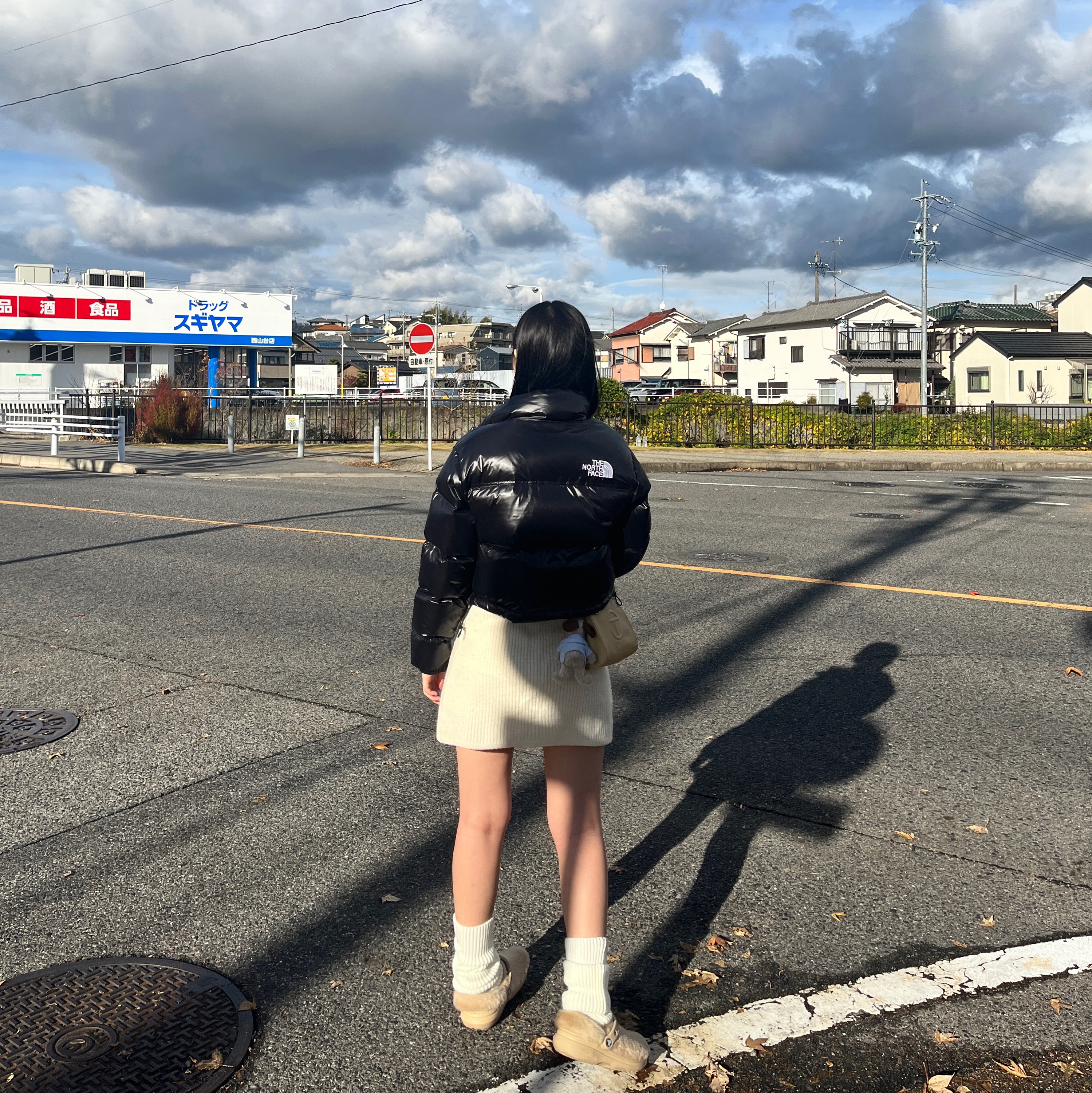 (W) The North Face Nuptse Short Jacket TNF Black, Telfar Small Shopping Bag Cream 착용 스타일 - 2