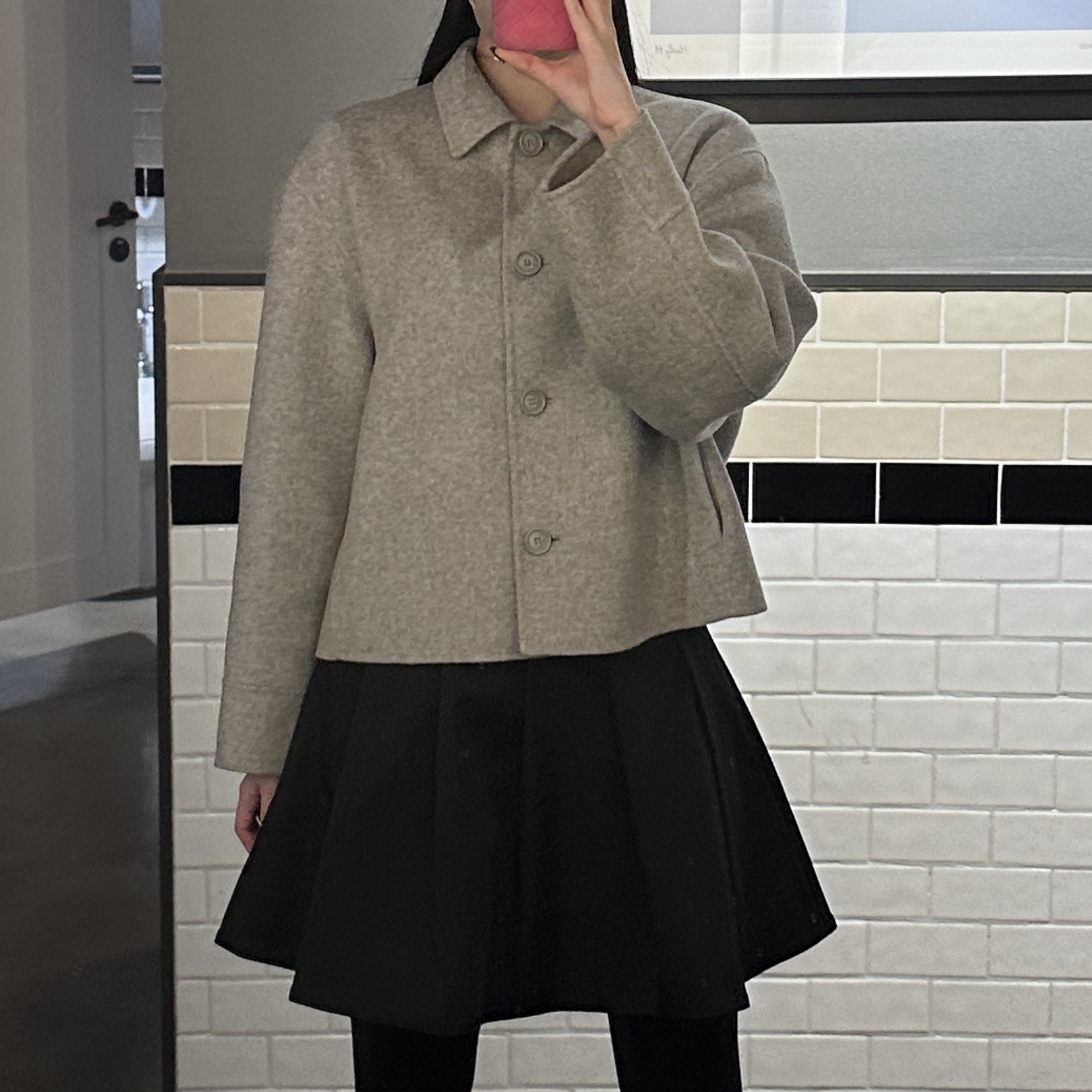 (W) COS Boxy Double-Faced Wool Jacket Light Grey, (W) Prada Cotton Crewneck Sweater Black White 착용 스타일 - 2