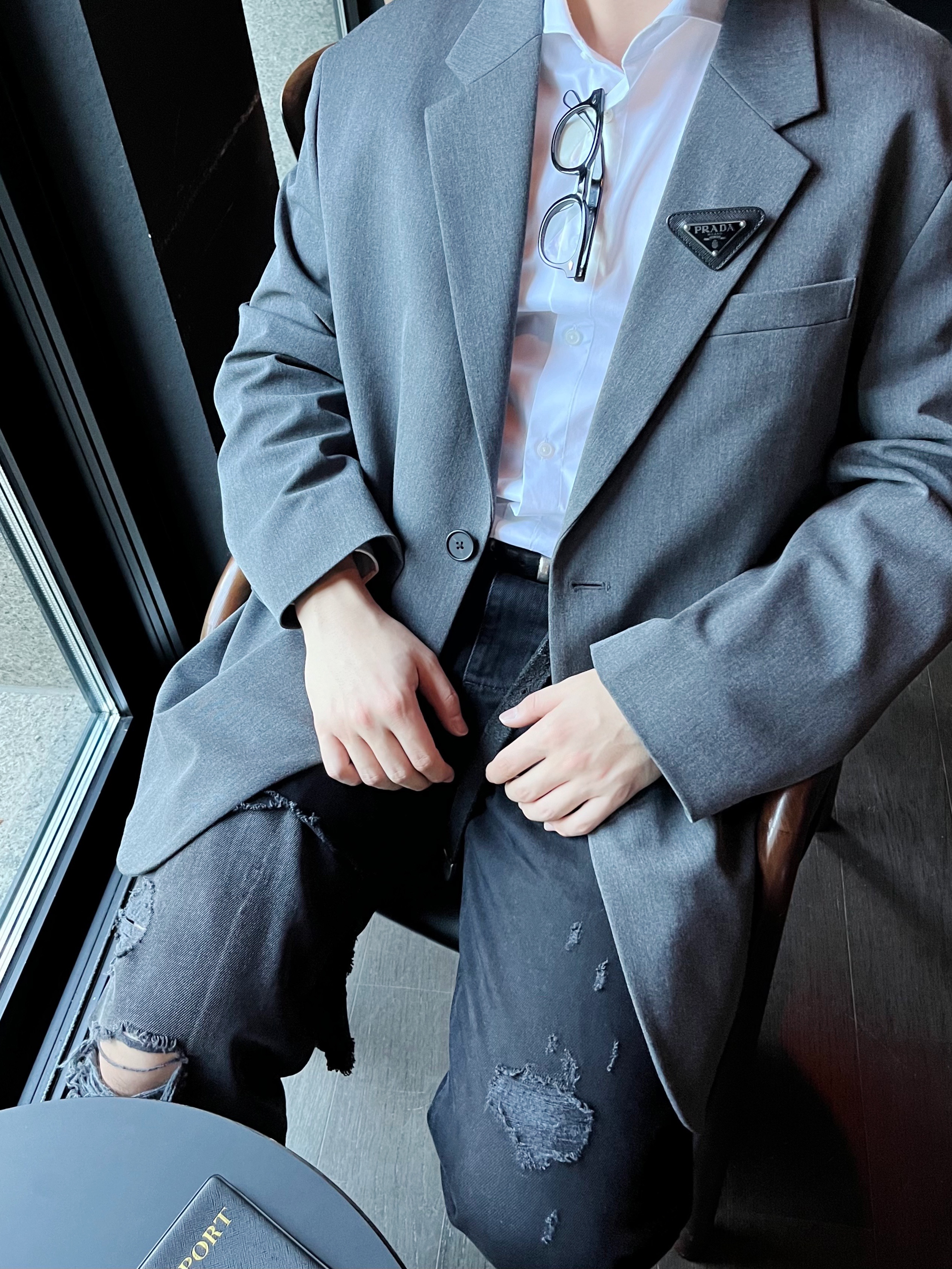 Our Legacy Belt 2cm Leather Black, Prada Symbole Brooch Black 착용 스타일 - 2