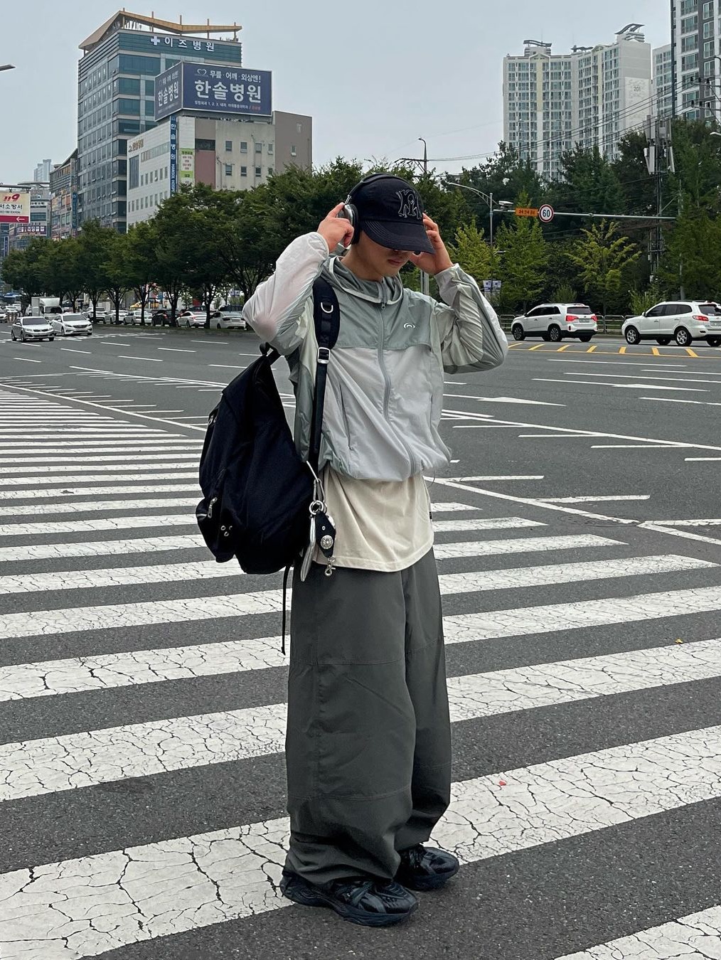 Art of Field Mix Packable Jacket Beige Green 착용 스타일 - 1