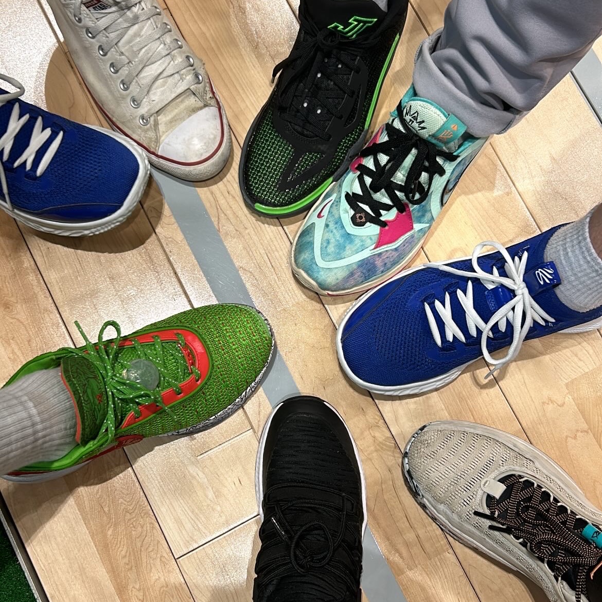 Nike LeBron XX Christmas EP Green Apple University Red, Jordan XXXVI PF Light Orewood Brown 착용 스타일 - 2