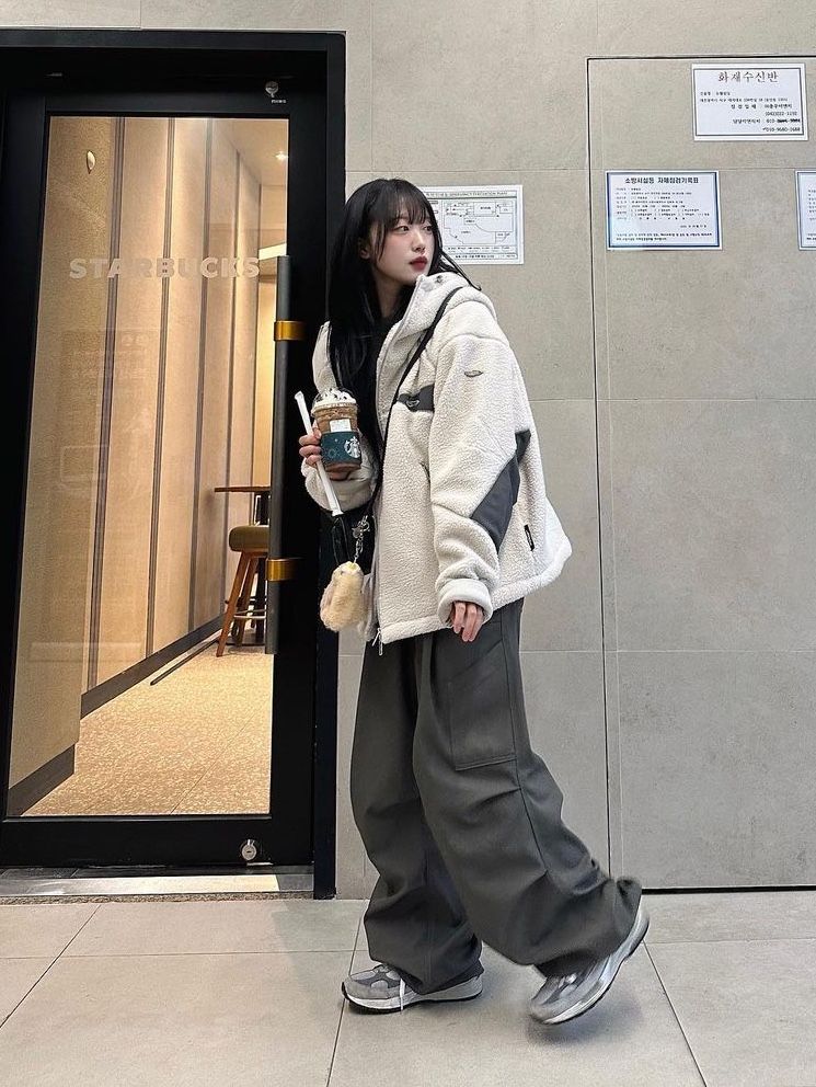 Opening Project Traveller Hooded Fleece Jacket Ecru 착용 스타일 - 2