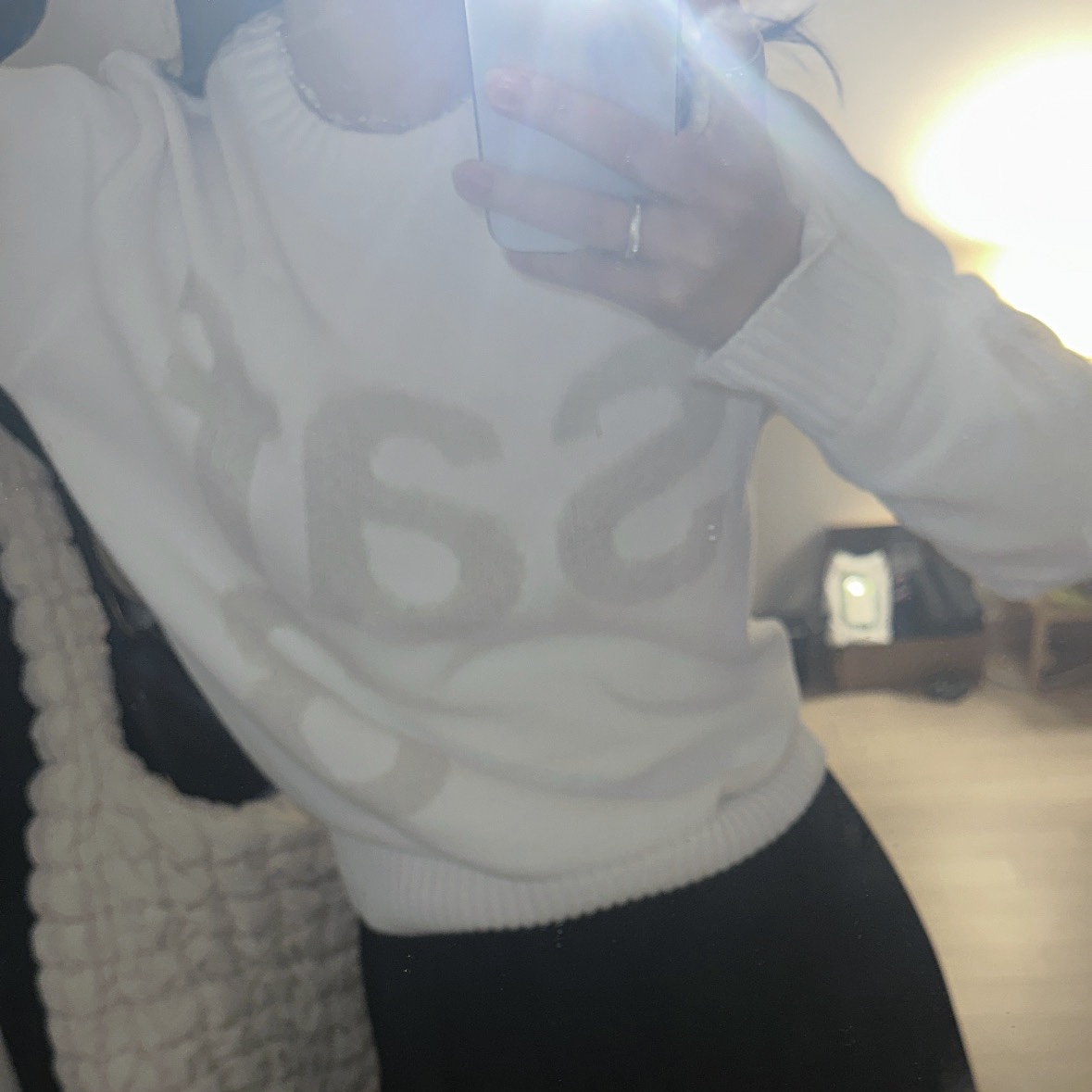 [KREAM 단독] Safarispot Women Basic Safari Knit White 착용 스타일
