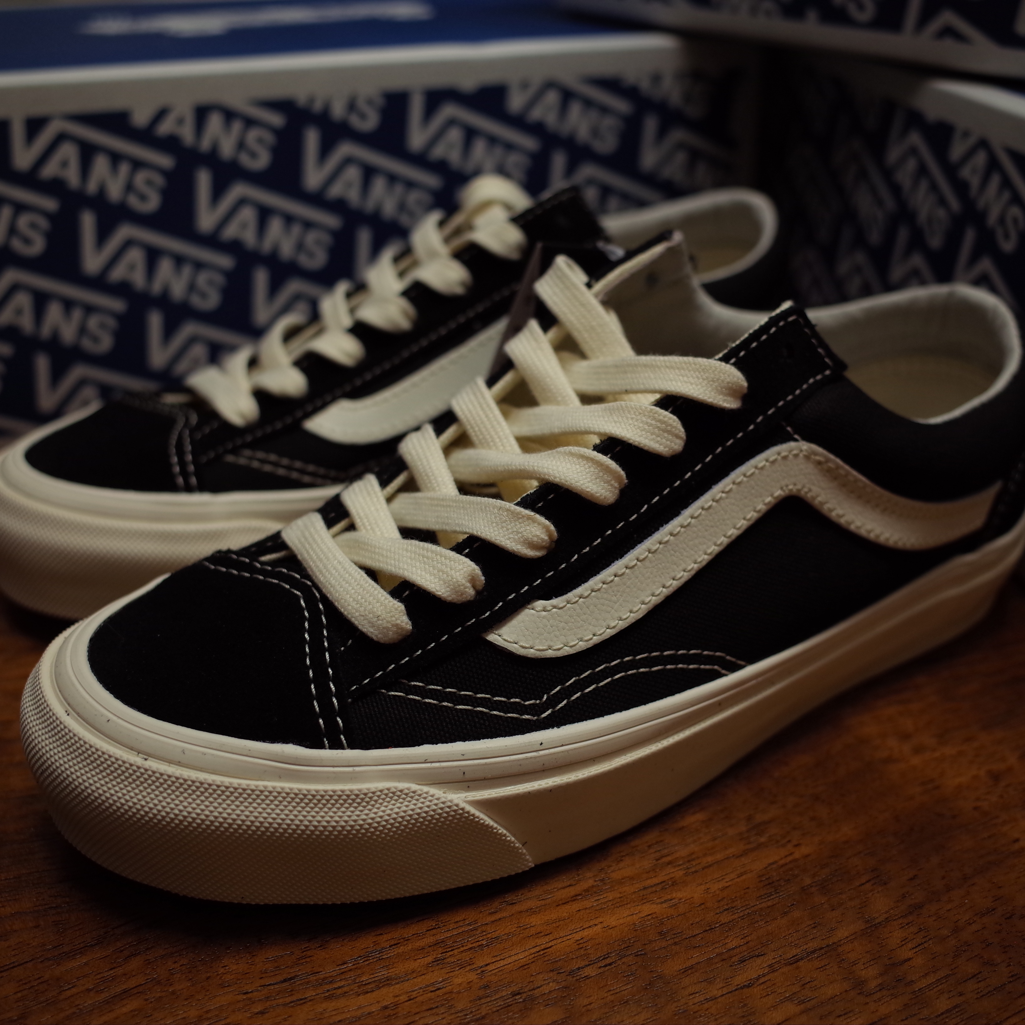 Vans Vault OG Style 36 LX Suede Canvas Black 착용 스타일