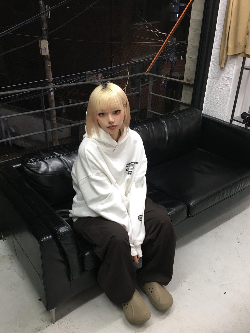Opening Project Sport Service Hoodie Off White 착용 스타일 - 2
