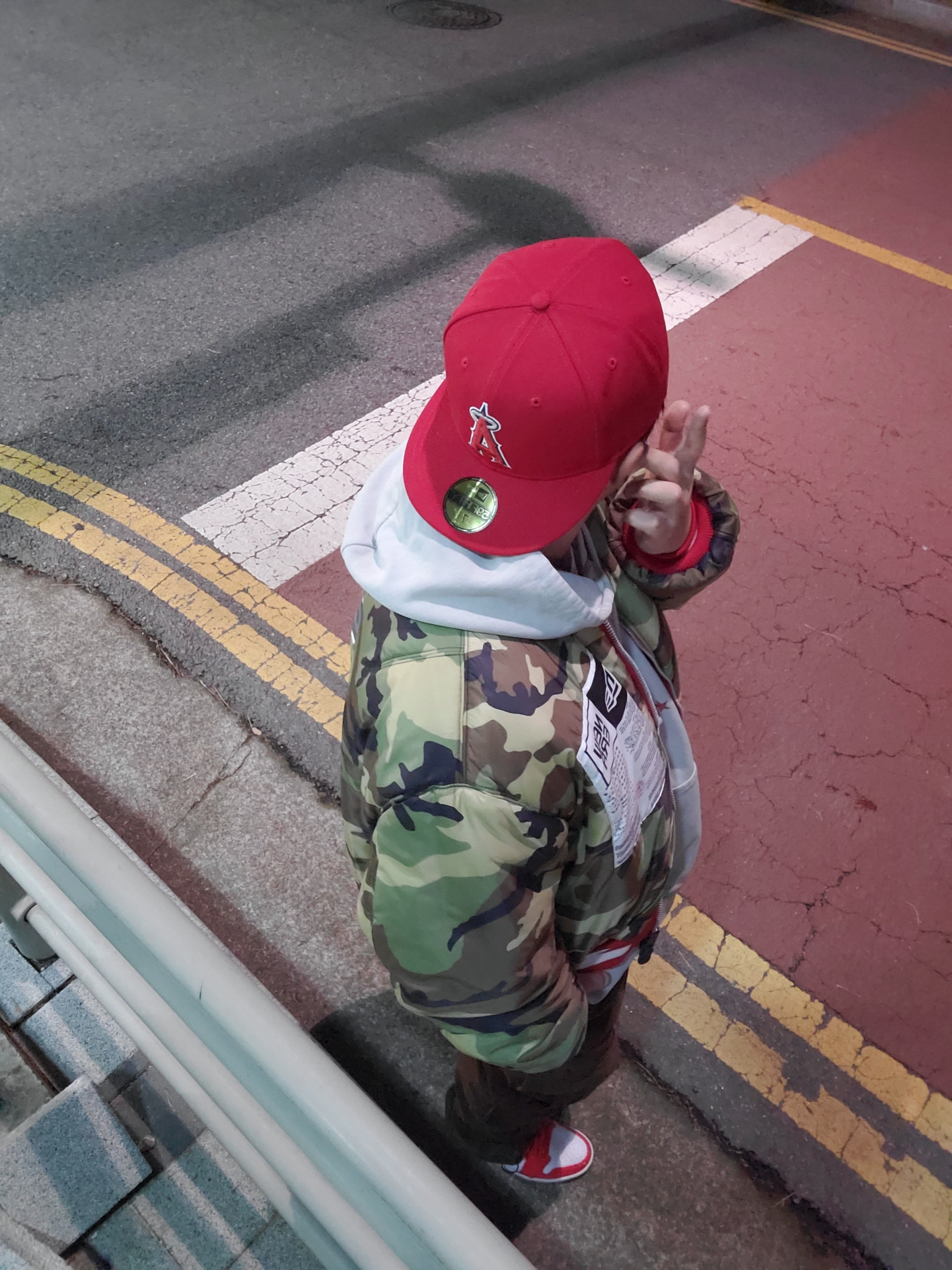 Jordan 1 Mid SE Barcelona Sweater 착용 스타일 - 1