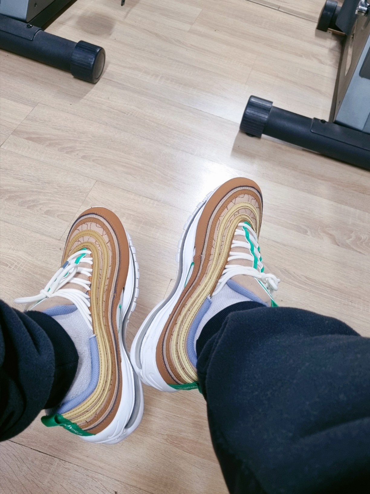 Nike Air Max 97 SE Hemp 착용 스타일 - 1