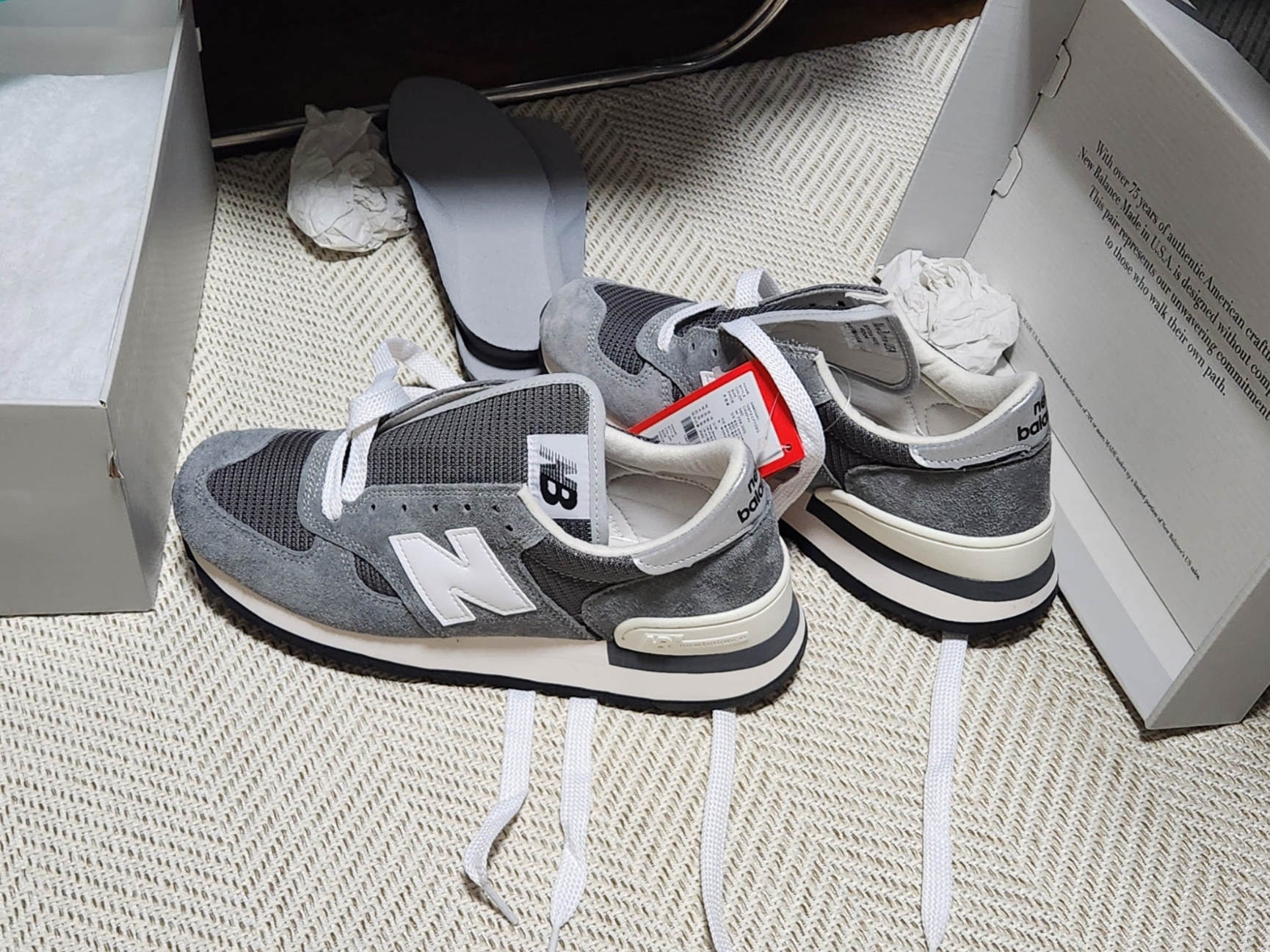 New Balance 990v1 Made in USA Grey White 착용 스타일