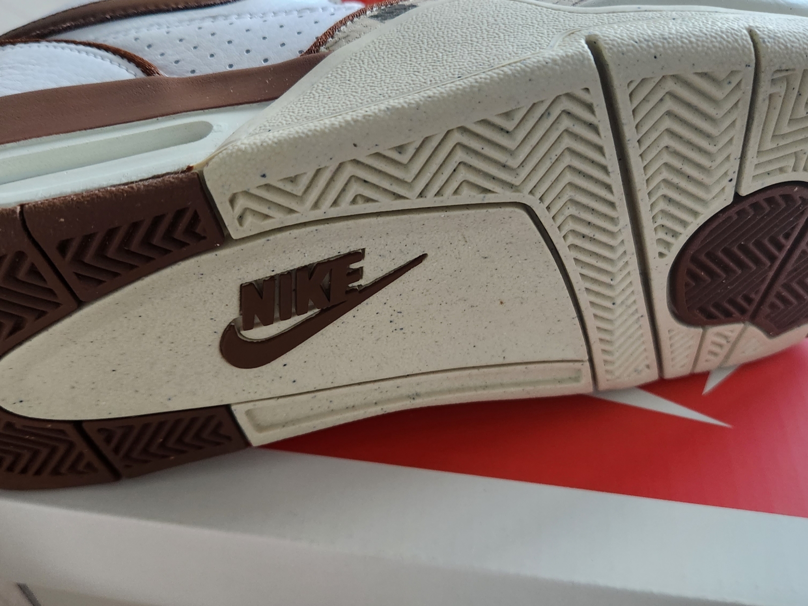 Nike x Stussy Air Flight 89 Low White and Pecan, Nike x Stussy Air Flight 89 Low White Habanero Red Sail 착용 스타일 - 7