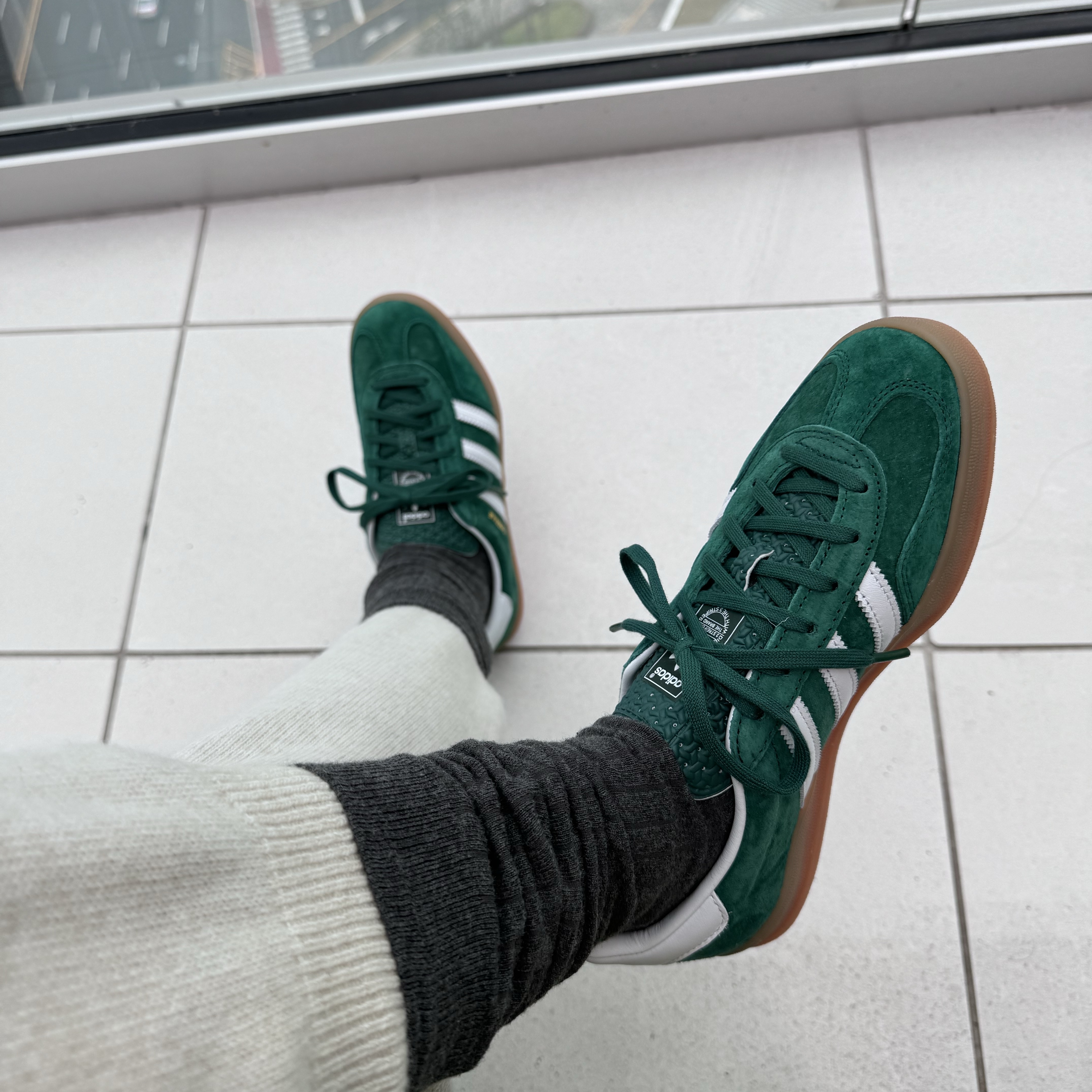 Adidas Gazelle Indoor Collegiate Green, Hermes Budy Charm Merino Wool Milo & Ecru Menthe Mauve Sylvestre 착용 스타일 - 3