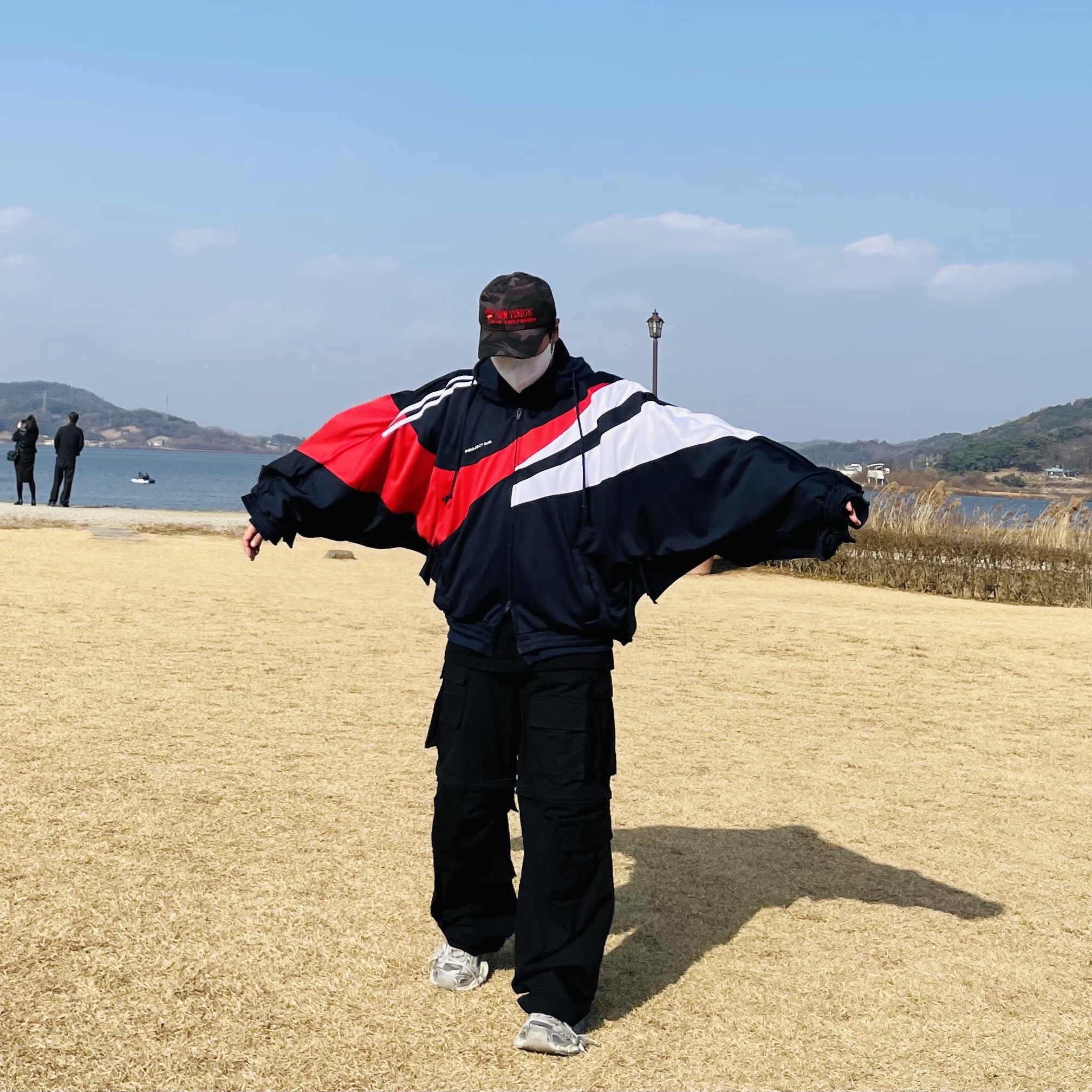 Project G/R Hybrid Hooded Track Jacket Navy, Balenciaga 3XL Sneakers Light Beige 착용 스타일 - 2