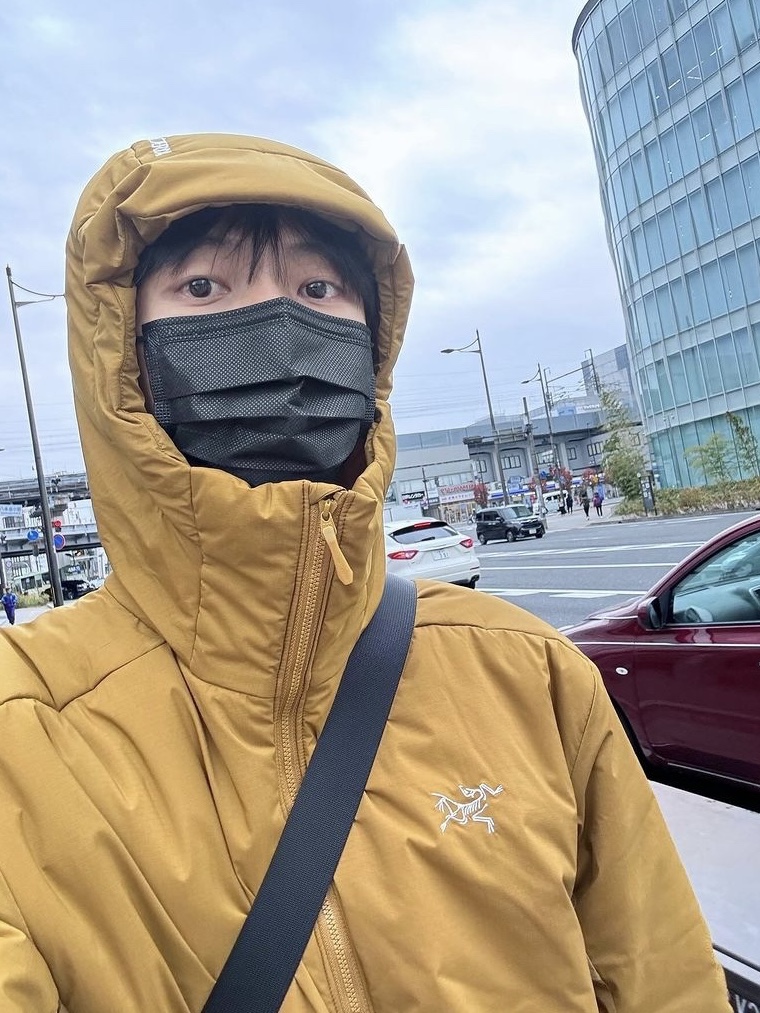 Arc'teryx Atom Heavyweight Hoody Yukon, Arc'teryx Atom Heavyweight Hoody Black 착용 스타일 - 1