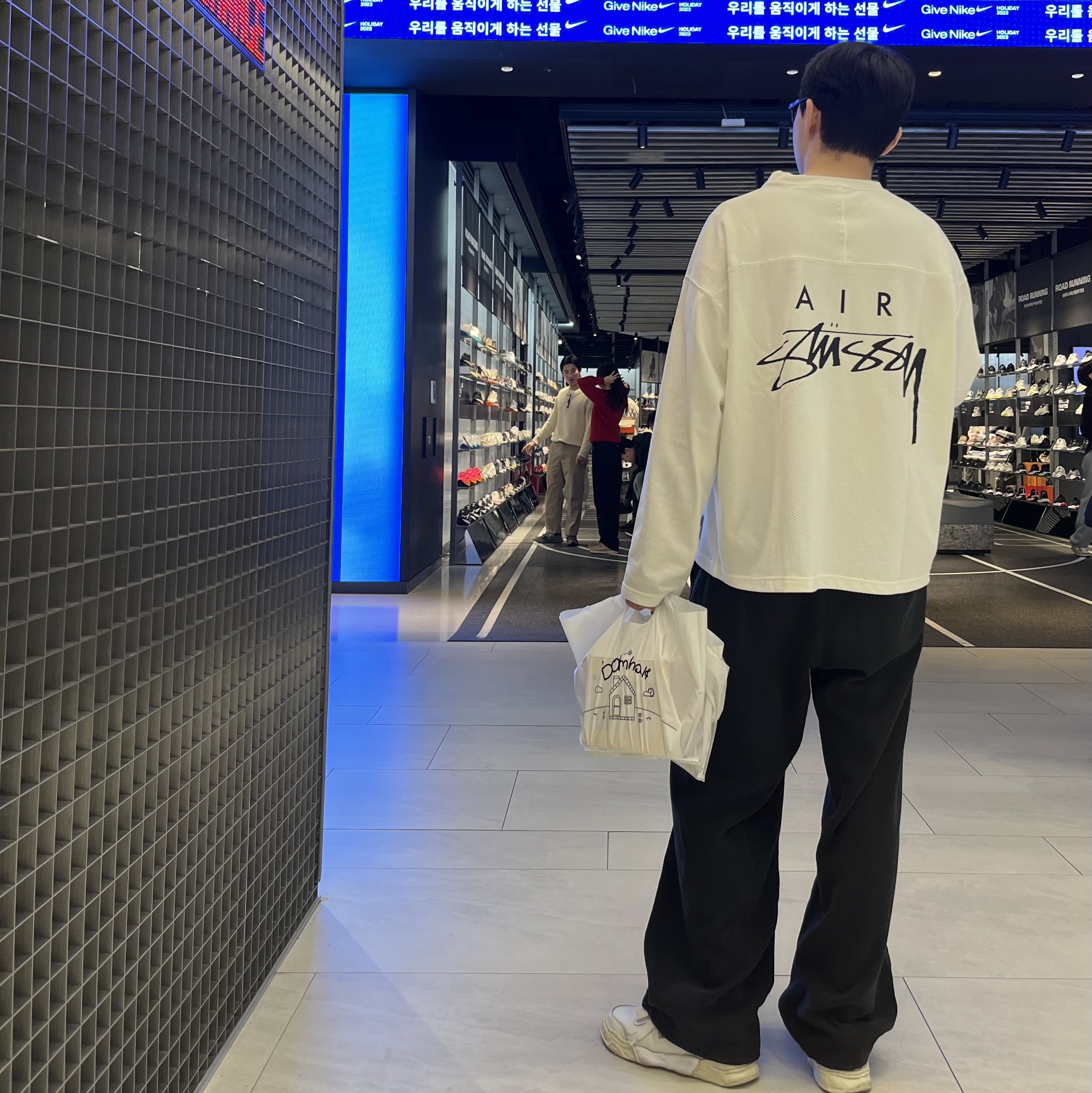 Nike x Stussy Long Sleeve Top Sail (FJ9164-133), Maison Mihara Yasuhiro Parker OG Sole Leather Low-top Sneakers White 착용 스타일 - 1