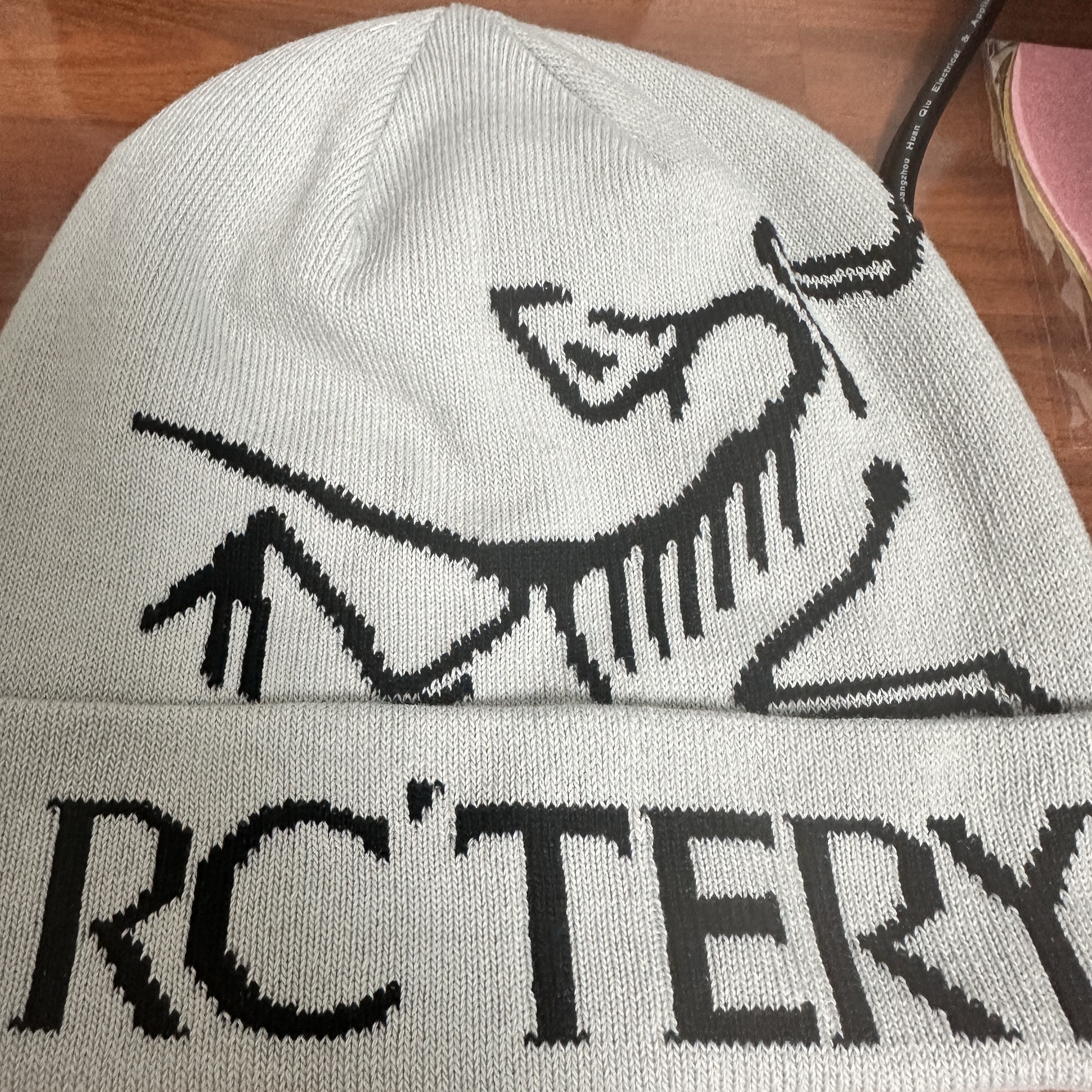 Arc'teryx Bird Word Toque Orca 착용 스타일