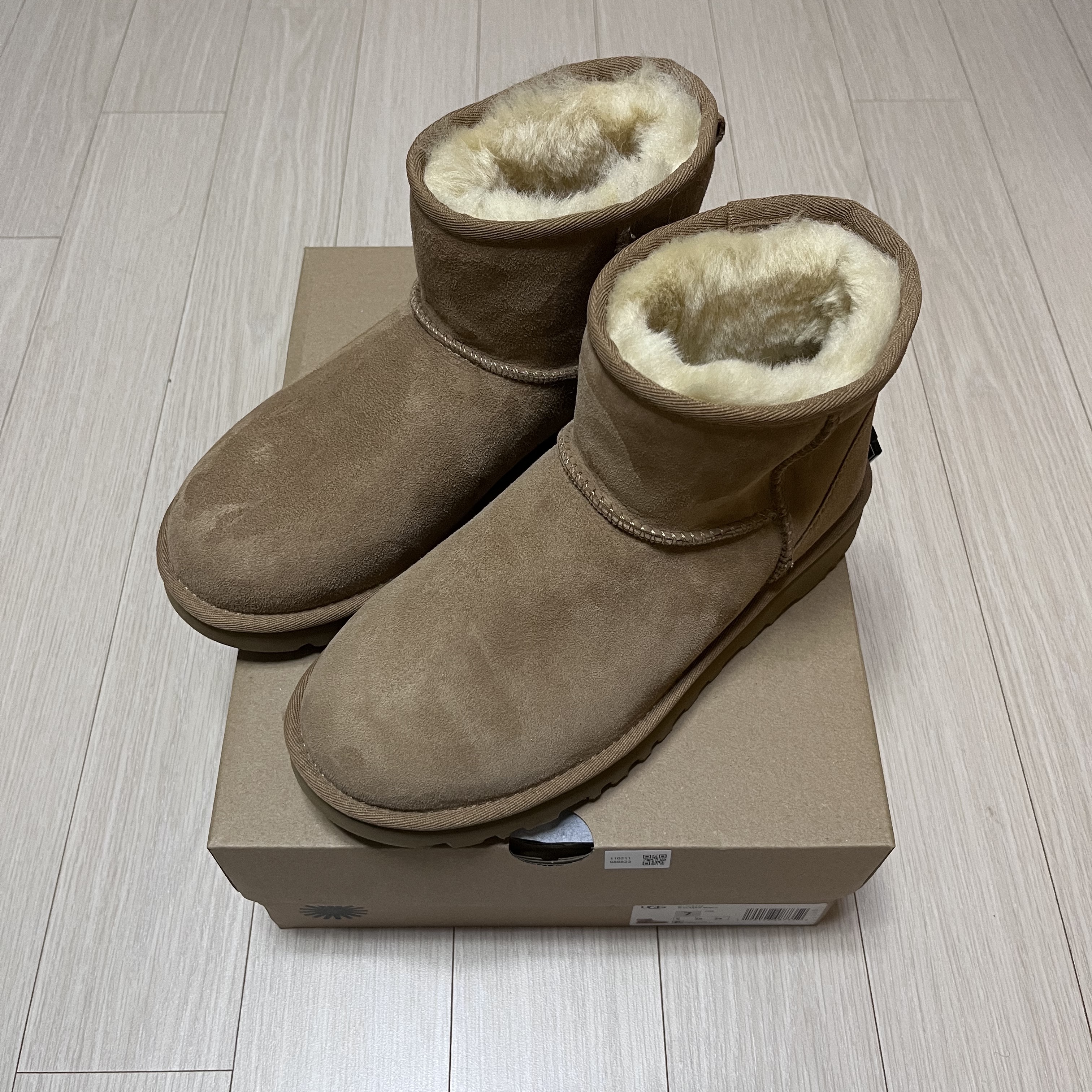 (W) UGG Classic Mini II Boots Chestnut 착용 스타일 - 1