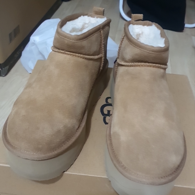 (W) UGG Classic Ultra Mini Platform Boots Chestnut 착용 스타일