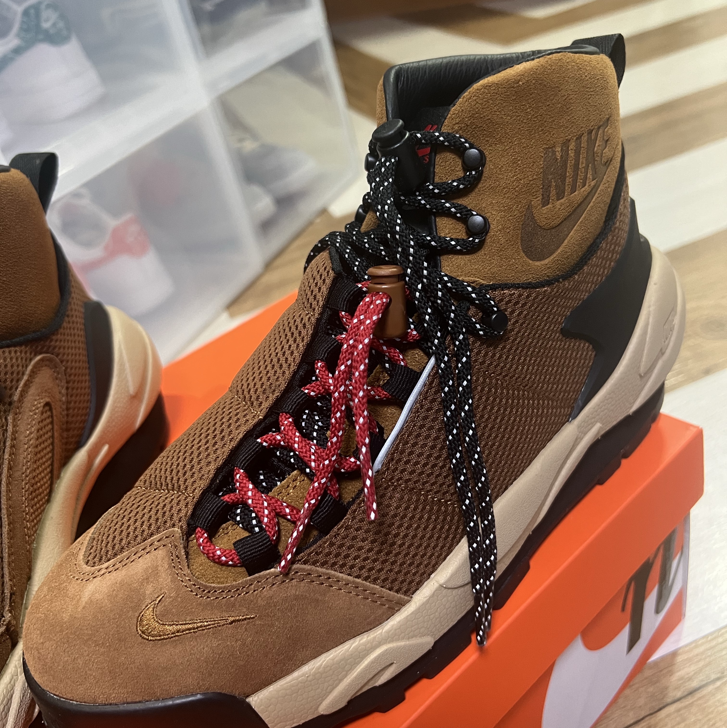 Nike x Sacai Magmascape SP Pecan 착용 스타일 - 3