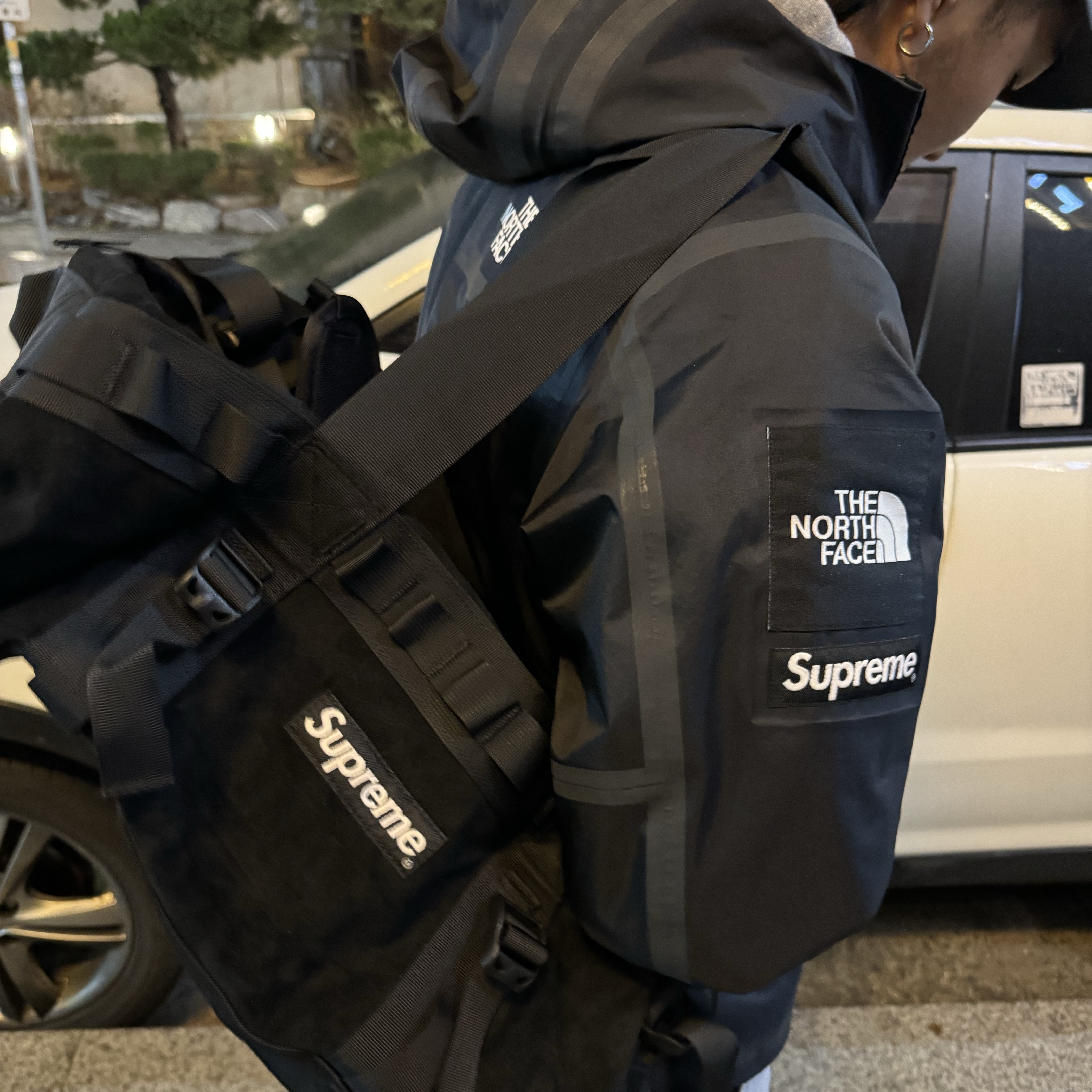 Supreme x The North Face Suede Small Base Camp Duffle Bag Black - 23FW, Supreme x The North Face Summit Series Outer Tape Seam Jacket Black - 21SS 착용 스타일